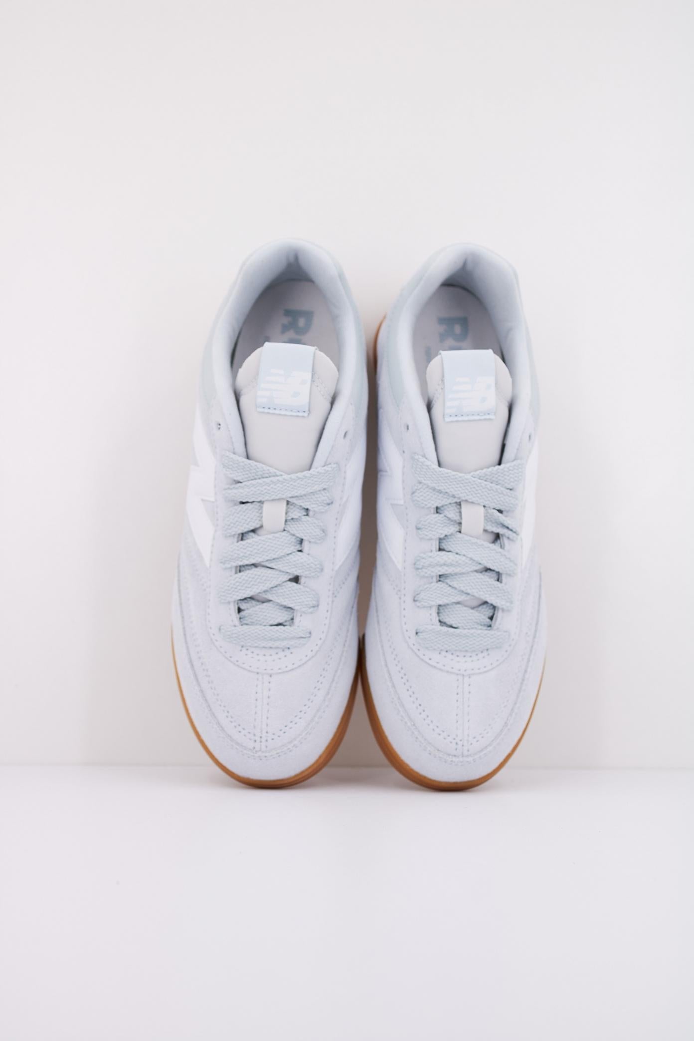 NEW BALANCE URC EB en color AZUL (3)
