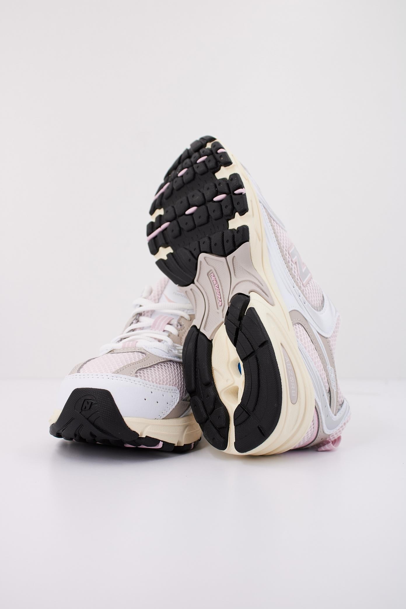 NEW BALANCE MR ASR en color ROSA (5)
