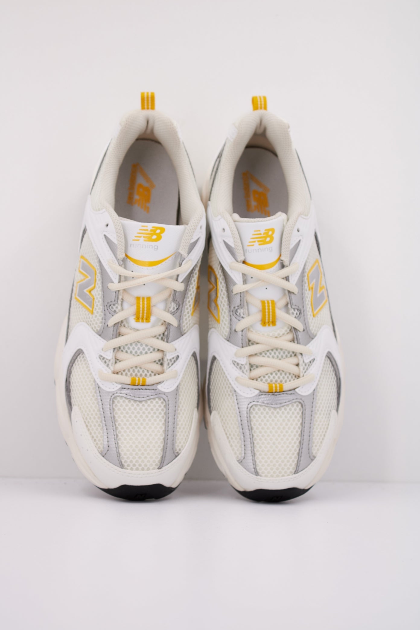 NEW BALANCE MR SY en color BLANCO (3)