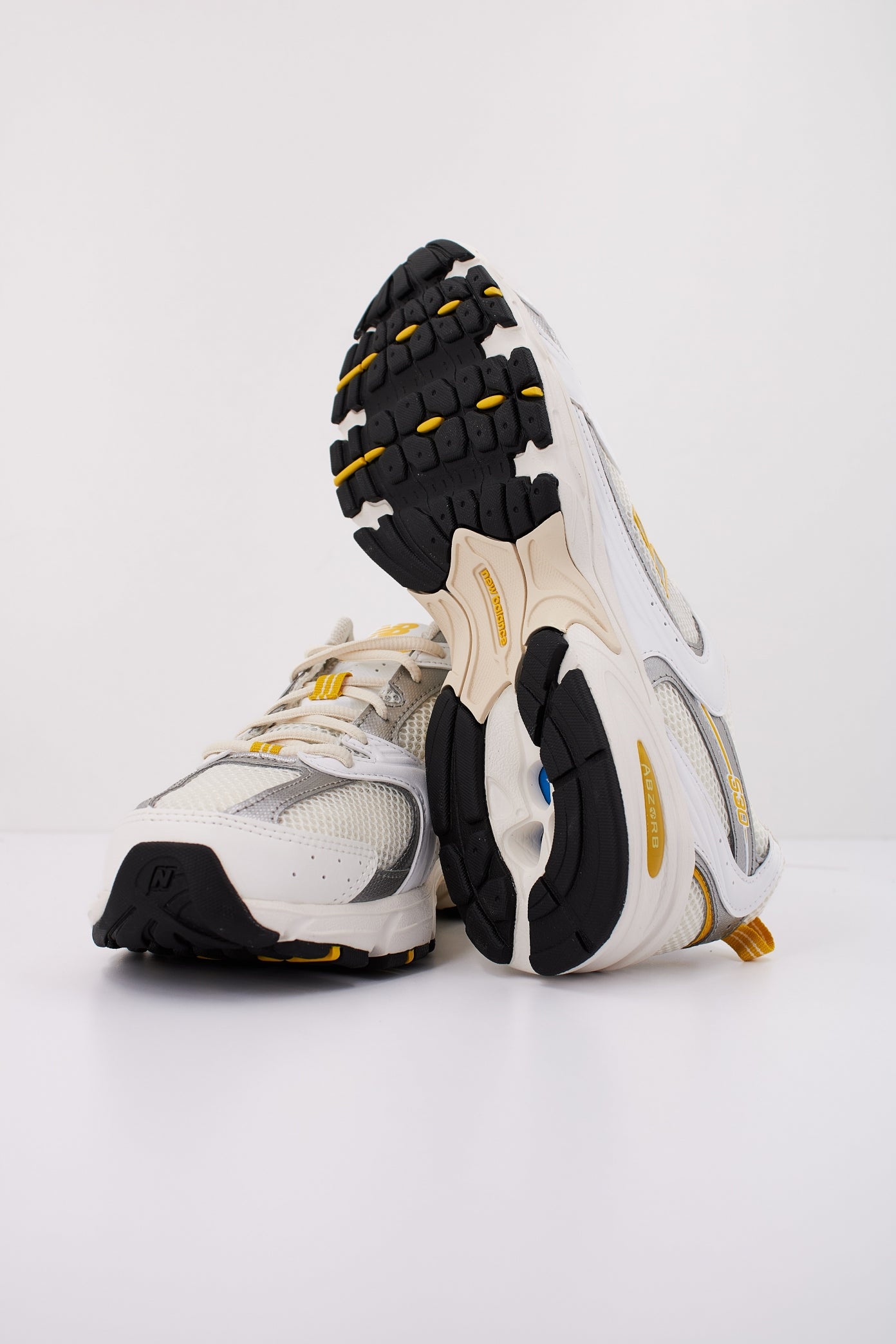 NEW BALANCE MR SY en color BLANCO (5)