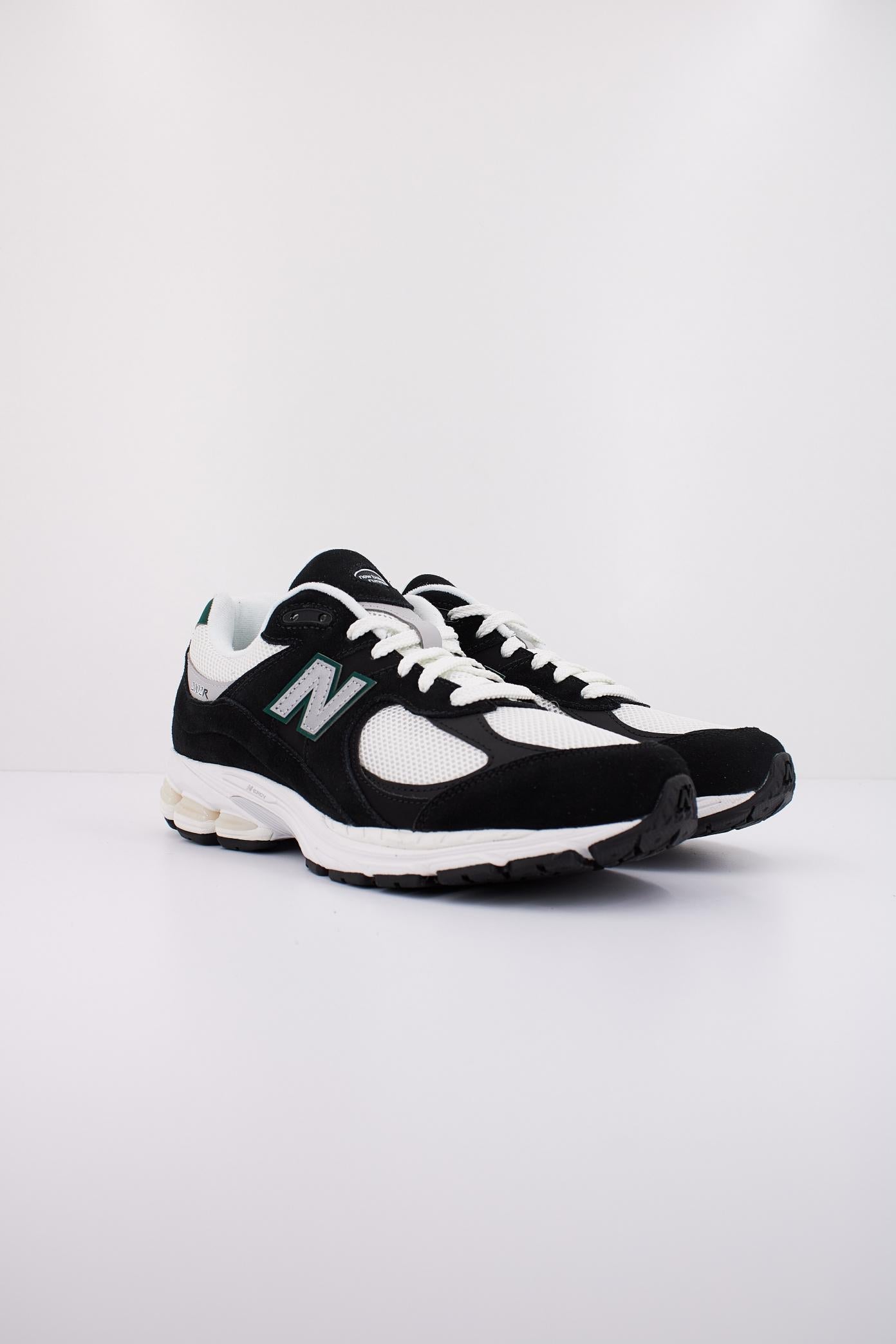 NEW BALANCE M RRA en color NEGRO (2)