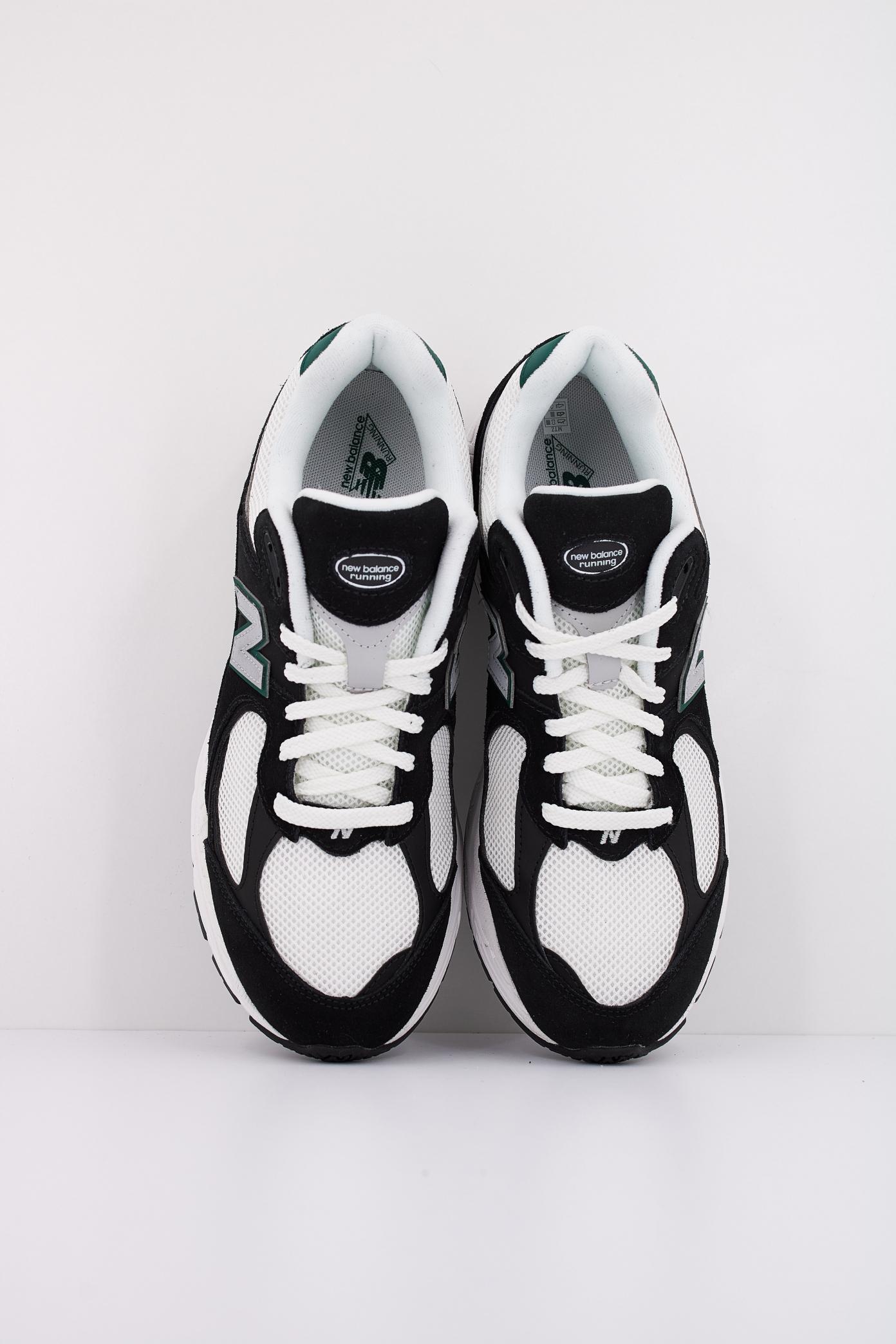 NEW BALANCE M RRA en color NEGRO (3)
