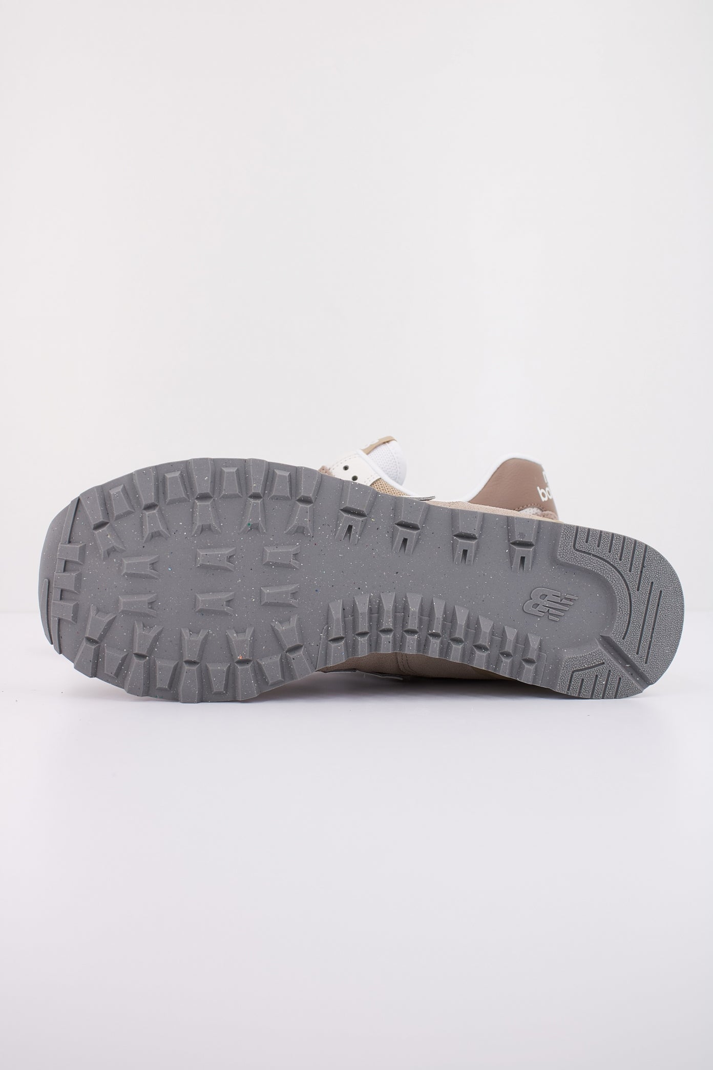 NEW BALANCE U ESF en color MARRON CLARO (5)