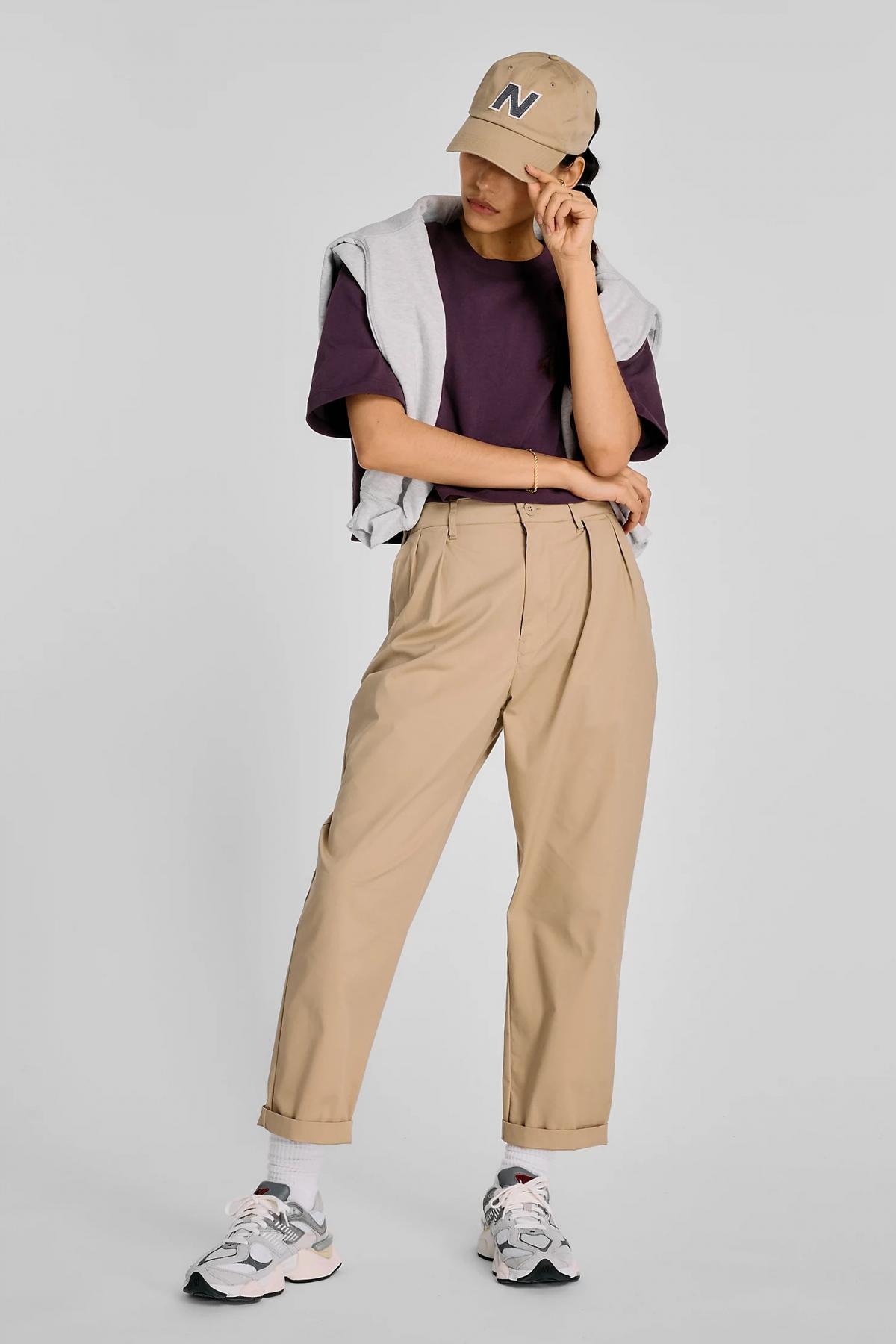 NEW BALANCE BOYLSTON TWILL TAPERED PANT en color MARRON CLARO (5)