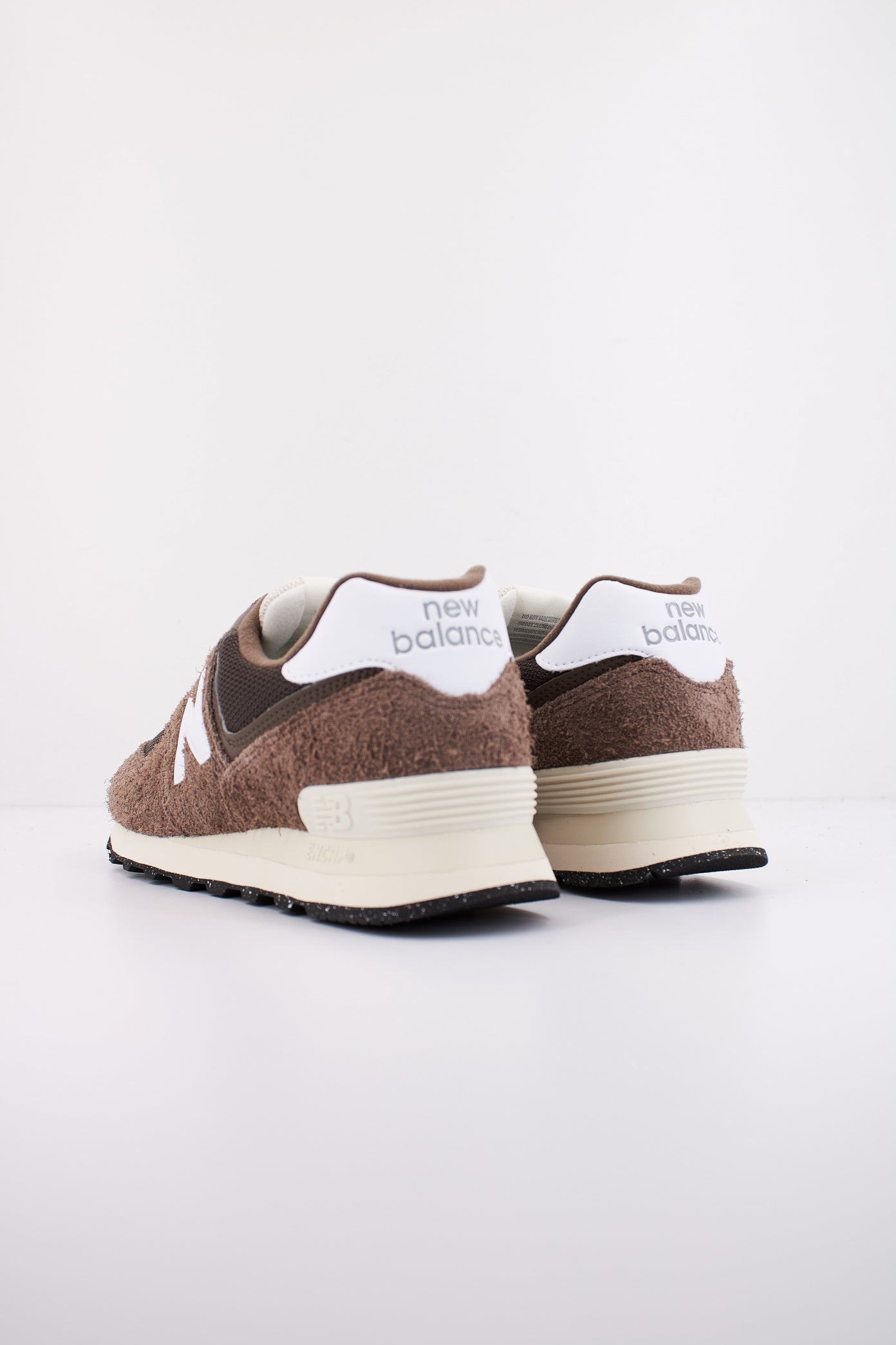 NEW BALANCE U en color MARRON (4)