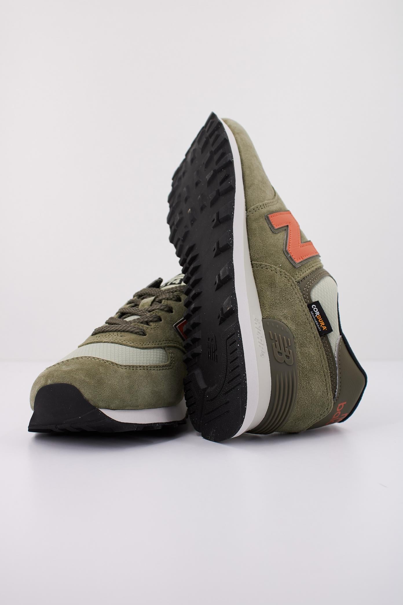 NEW BALANCE U SOC en color VERDE (5)