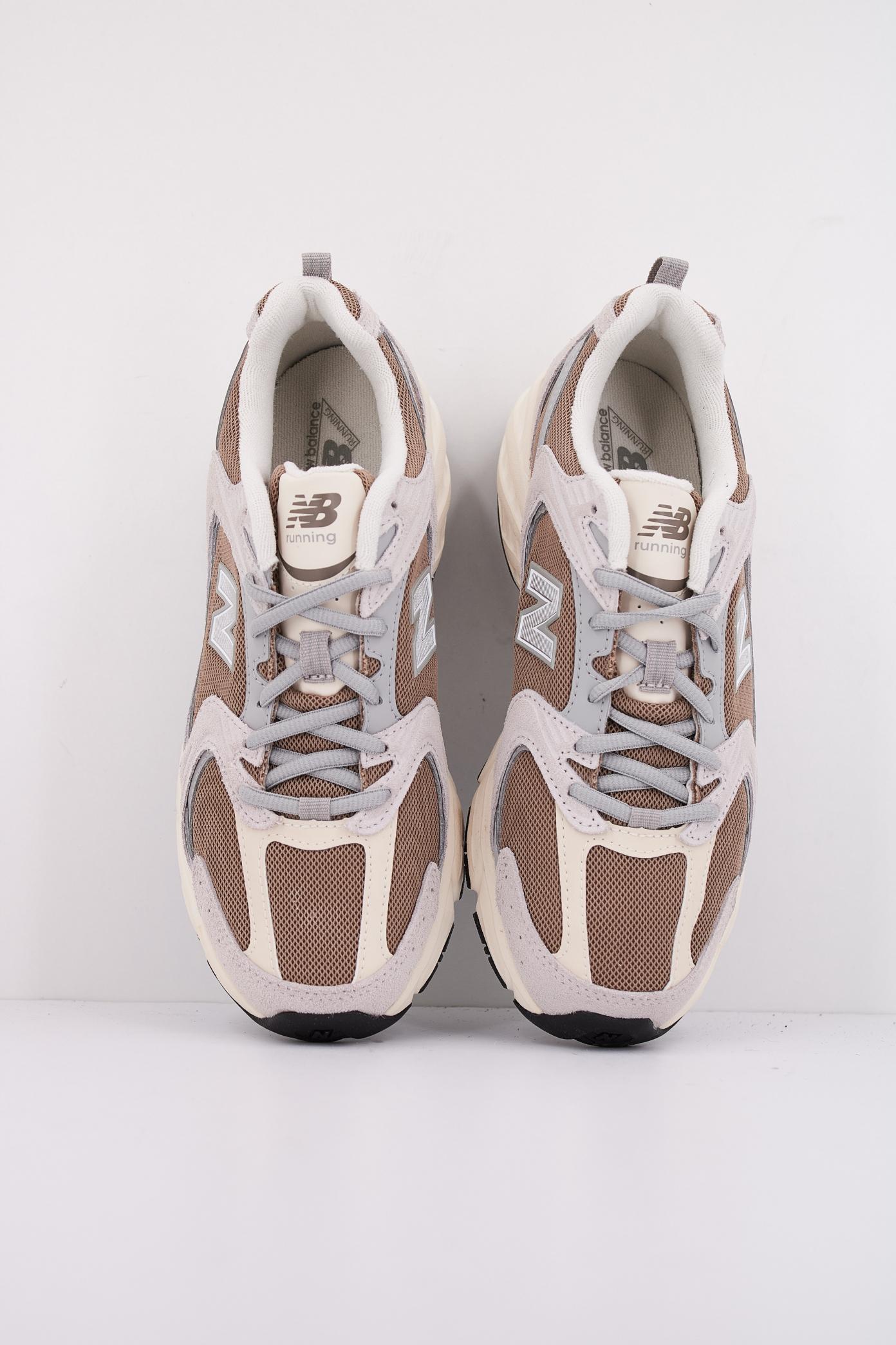 NEW BALANCE MR en color MARRON (3)