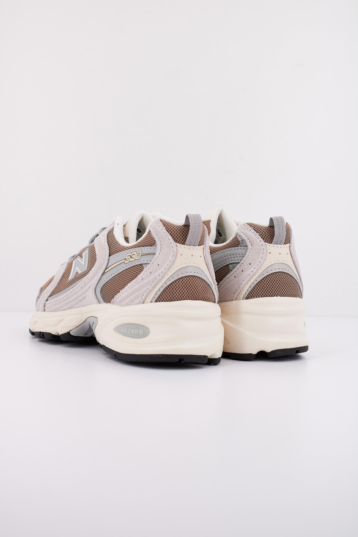 NEW BALANCE MR en color MARRON (4)