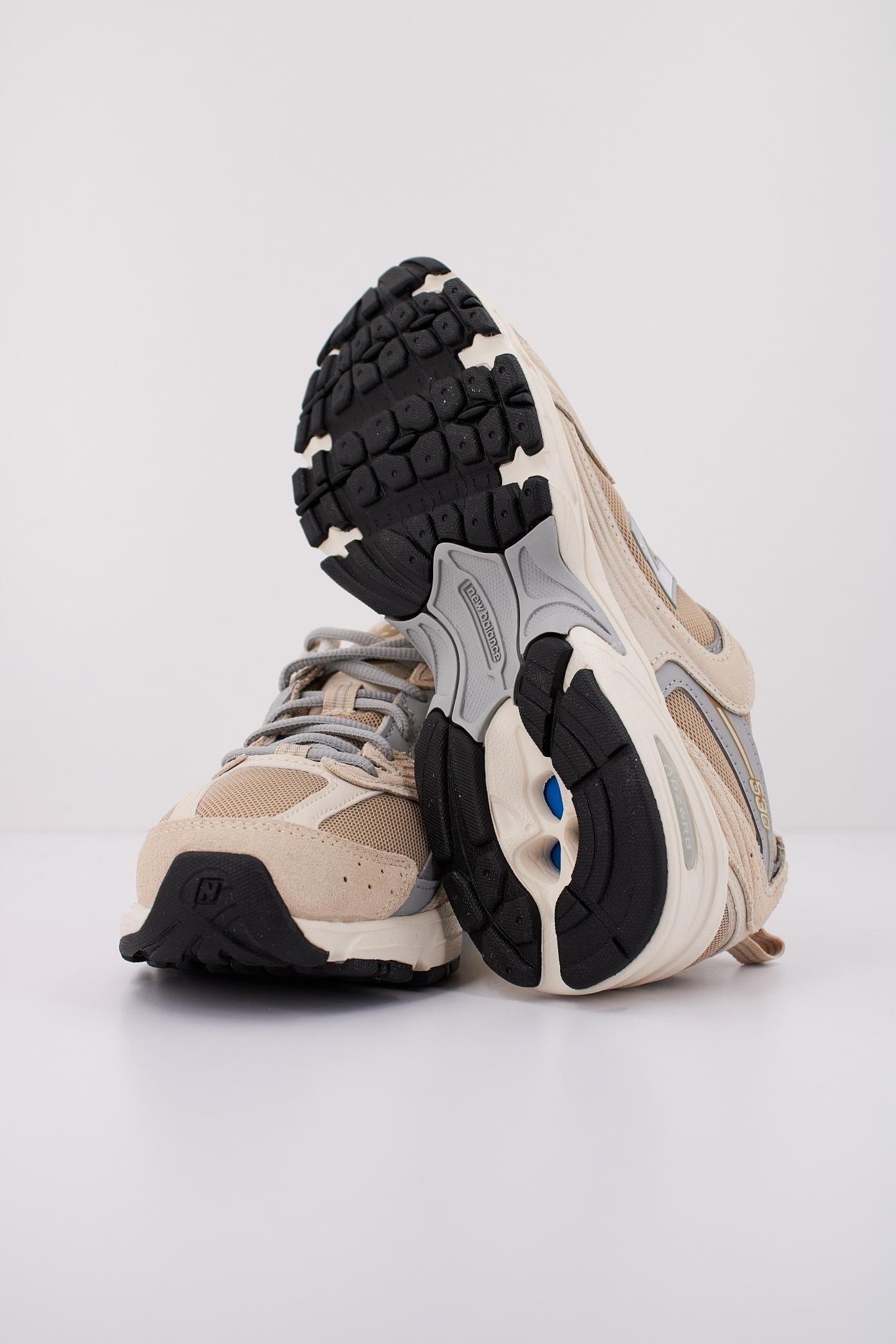 NEW BALANCE MR CP en color BEIS (5)
