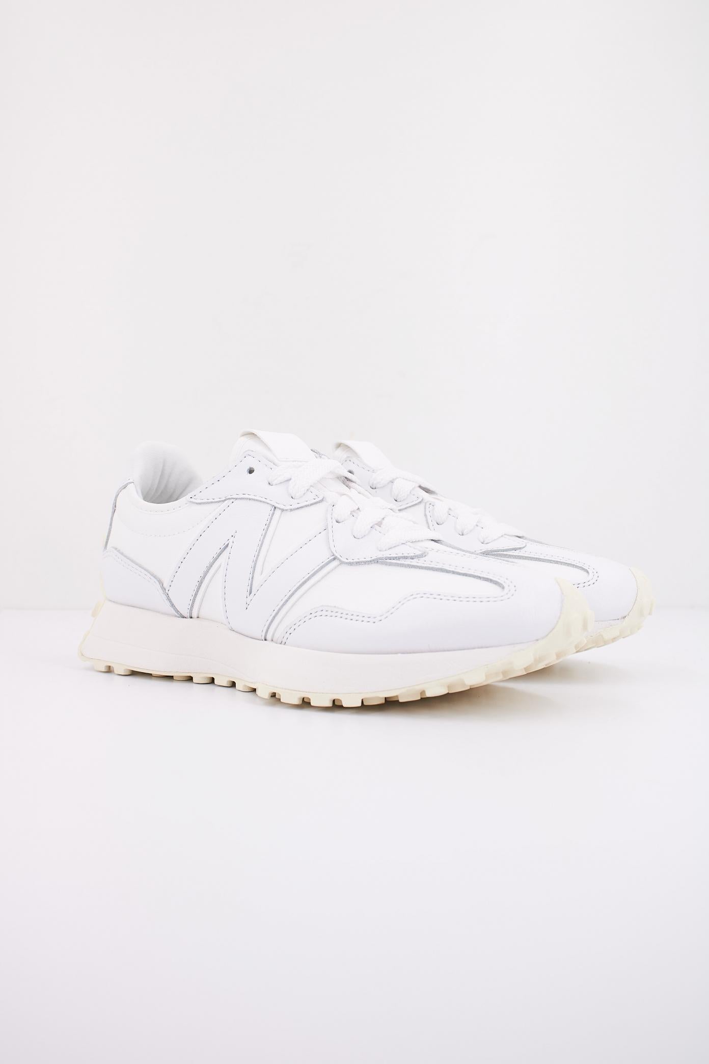 NEW BALANCE U en color BLANCO (2)