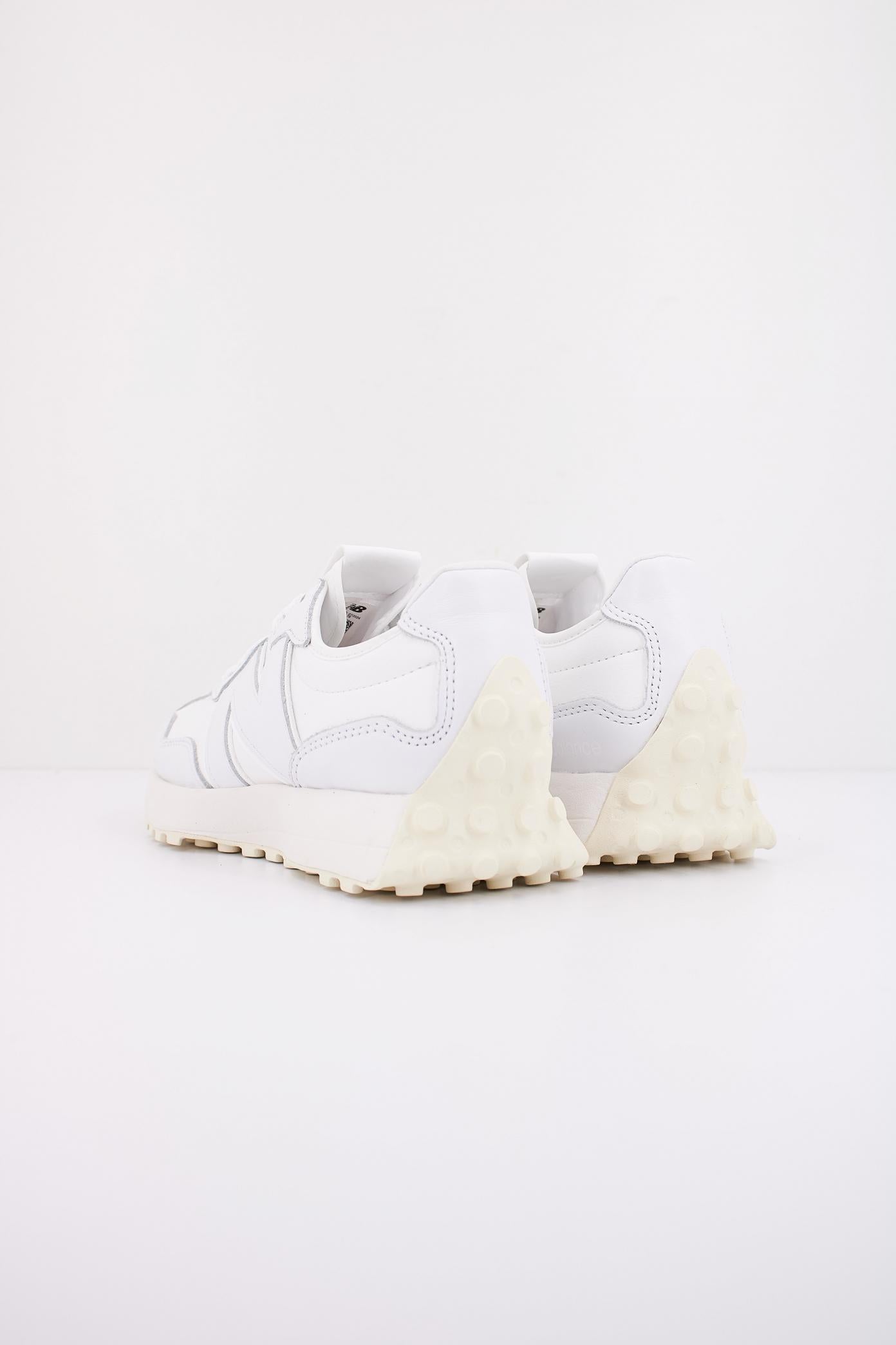 NEW BALANCE U en color BLANCO (4)
