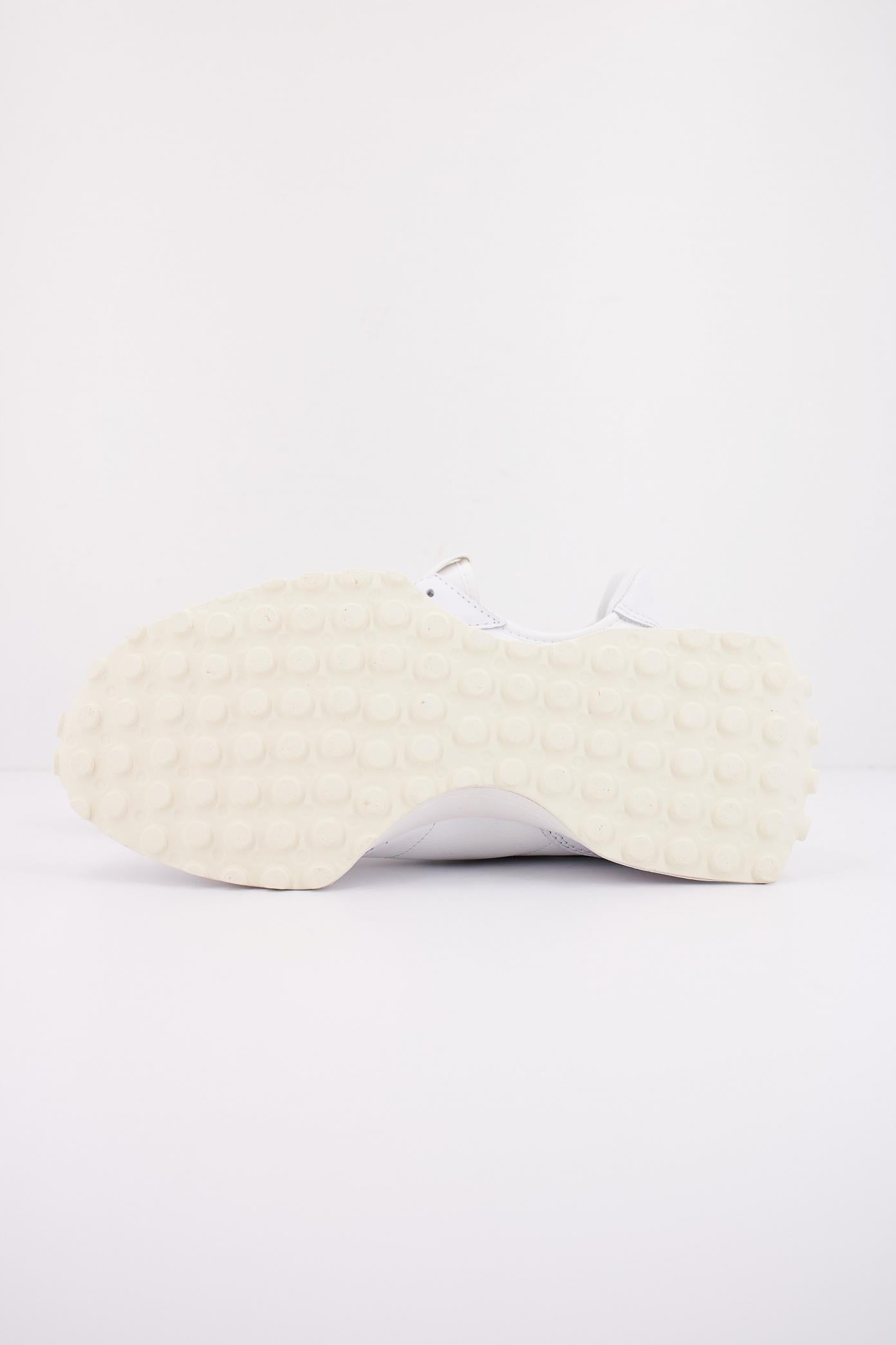 NEW BALANCE U en color BLANCO (5)