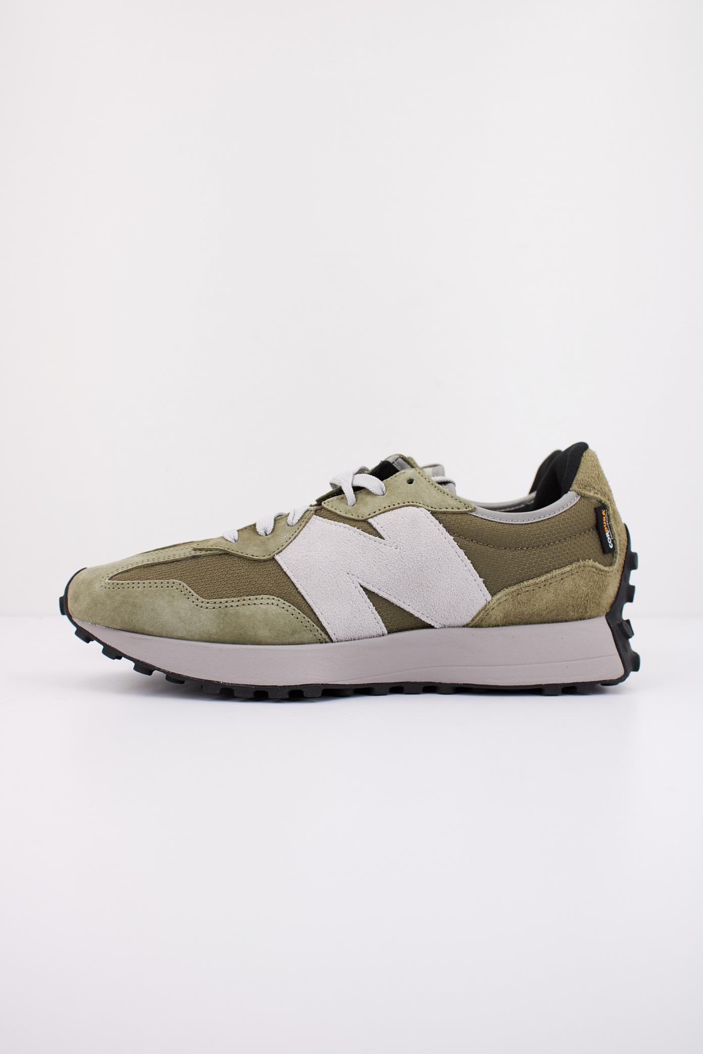 NEW BALANCE U en color VERDE (1)