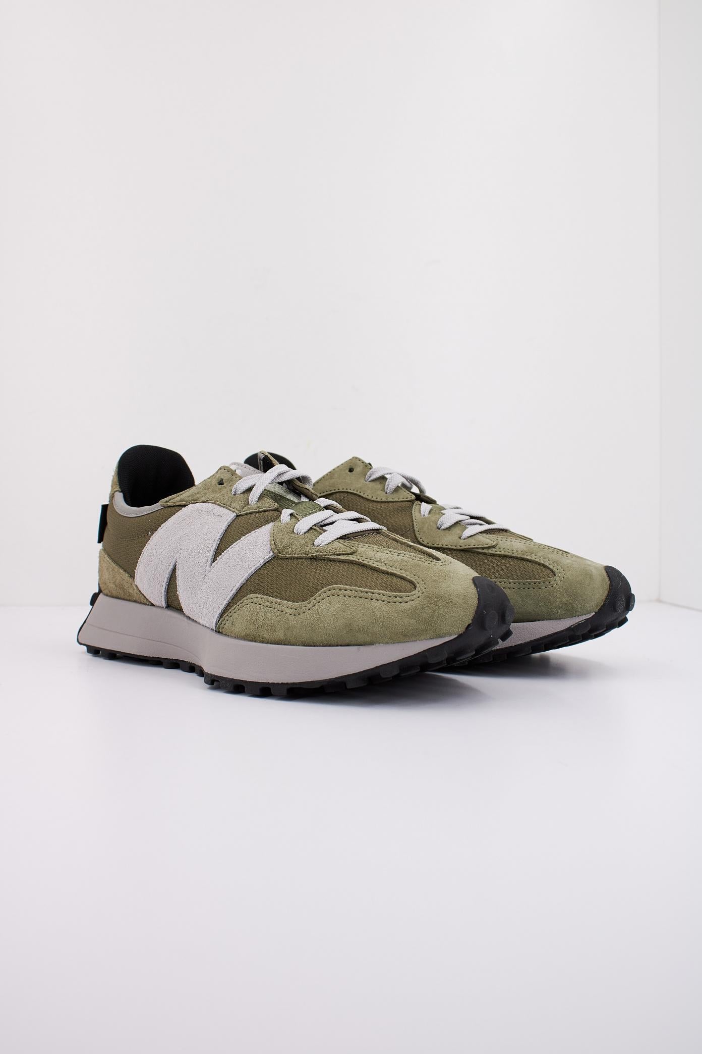NEW BALANCE U en color VERDE (2)
