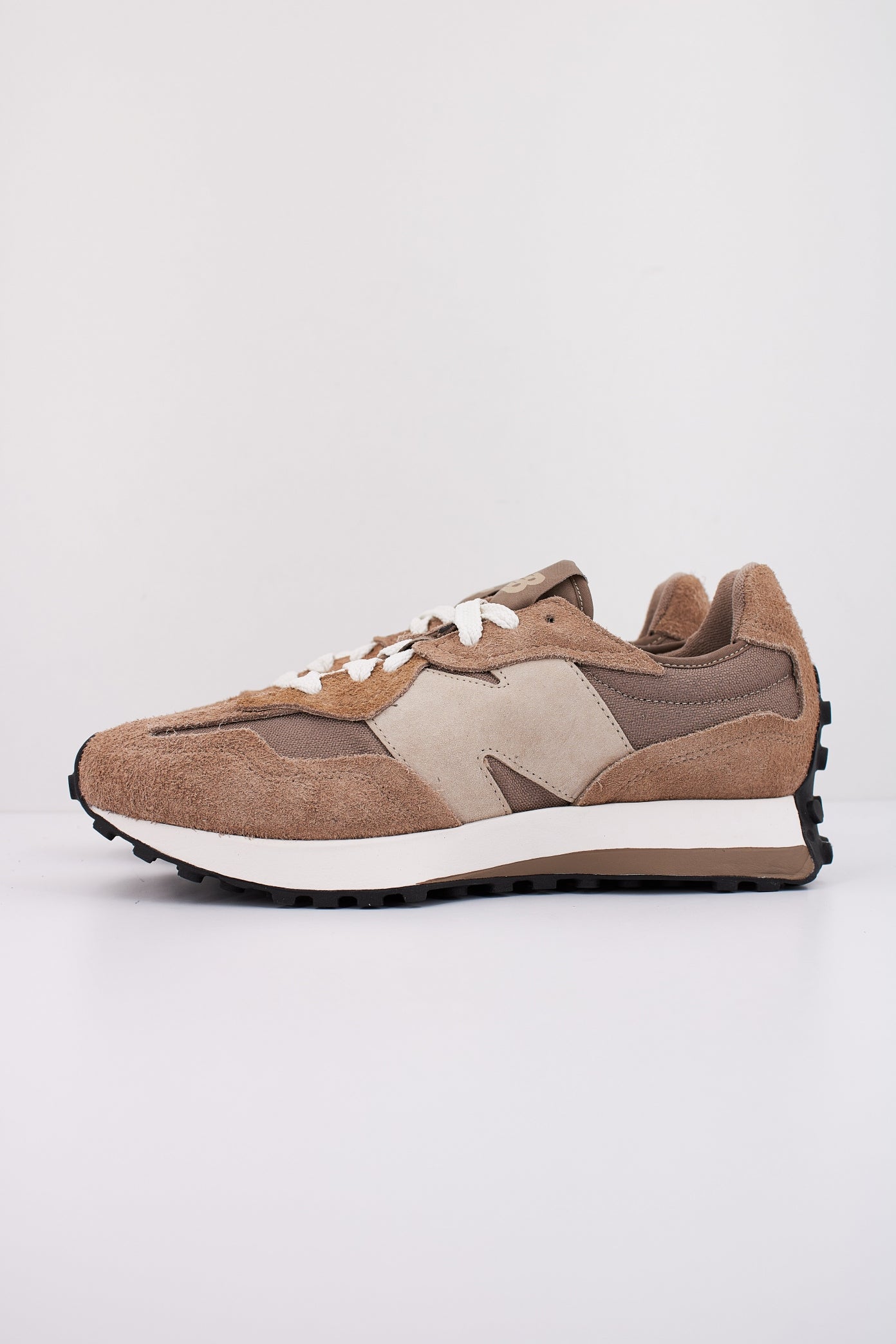 NEW BALANCE en color MARRON (1)