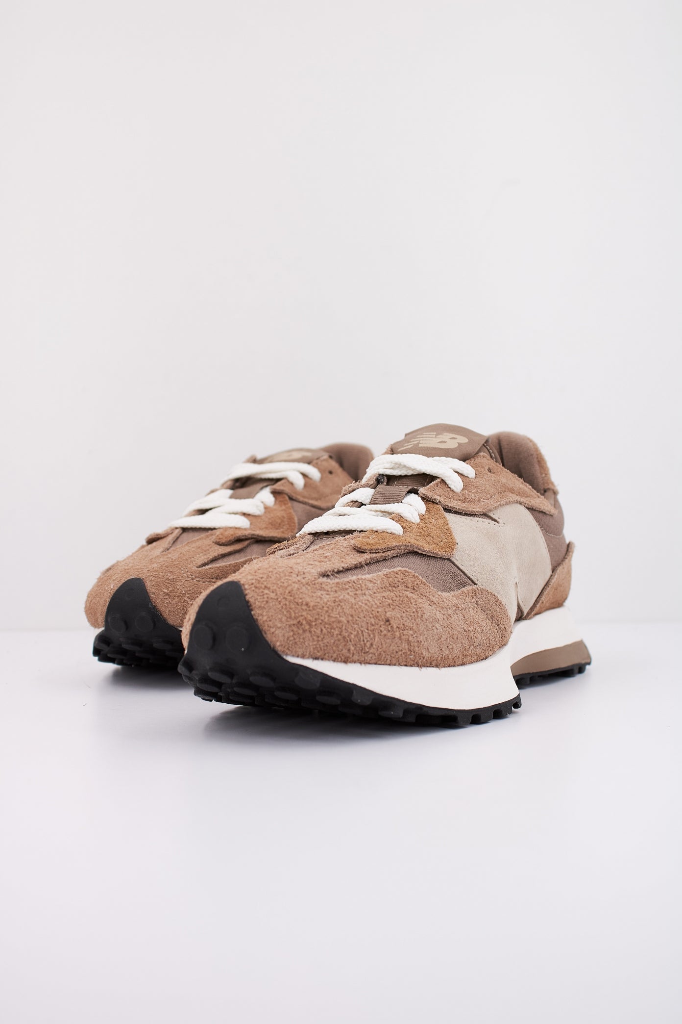 NEW BALANCE en color MARRON (2)