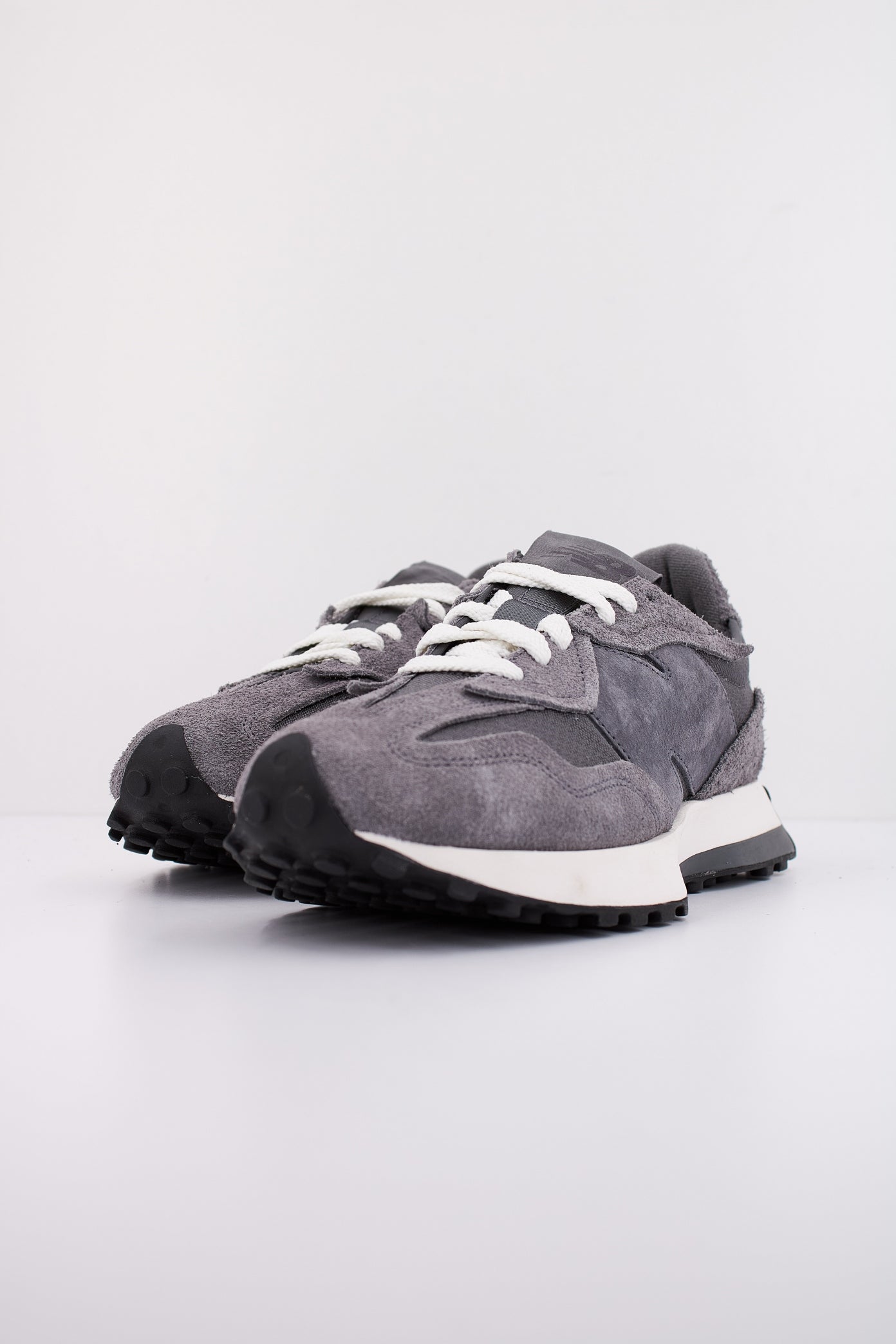 NEW BALANCE U WTG en color GRIS (2)