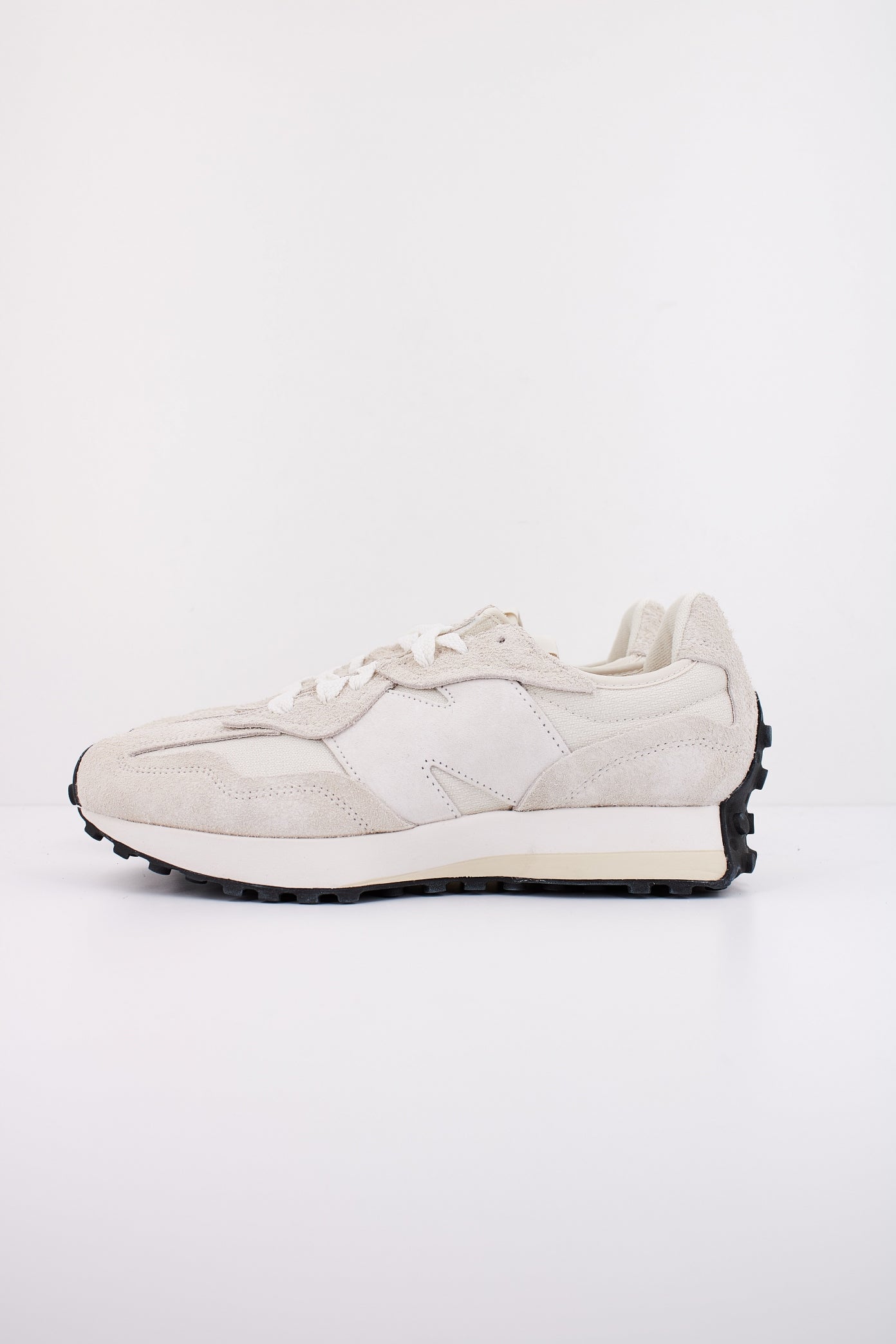 NEW BALANCE U WTH en color BLANCO (1)