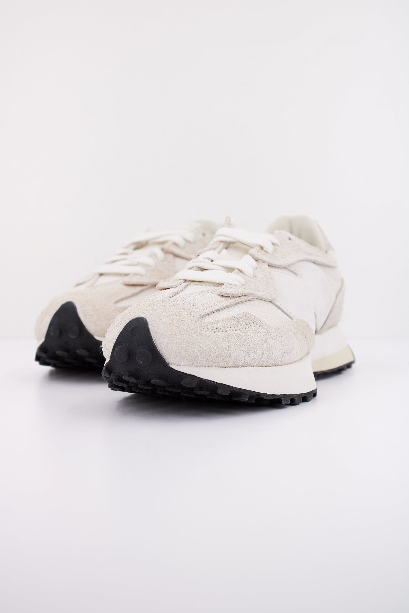 NEW BALANCE U WTH en color BLANCO (2)
