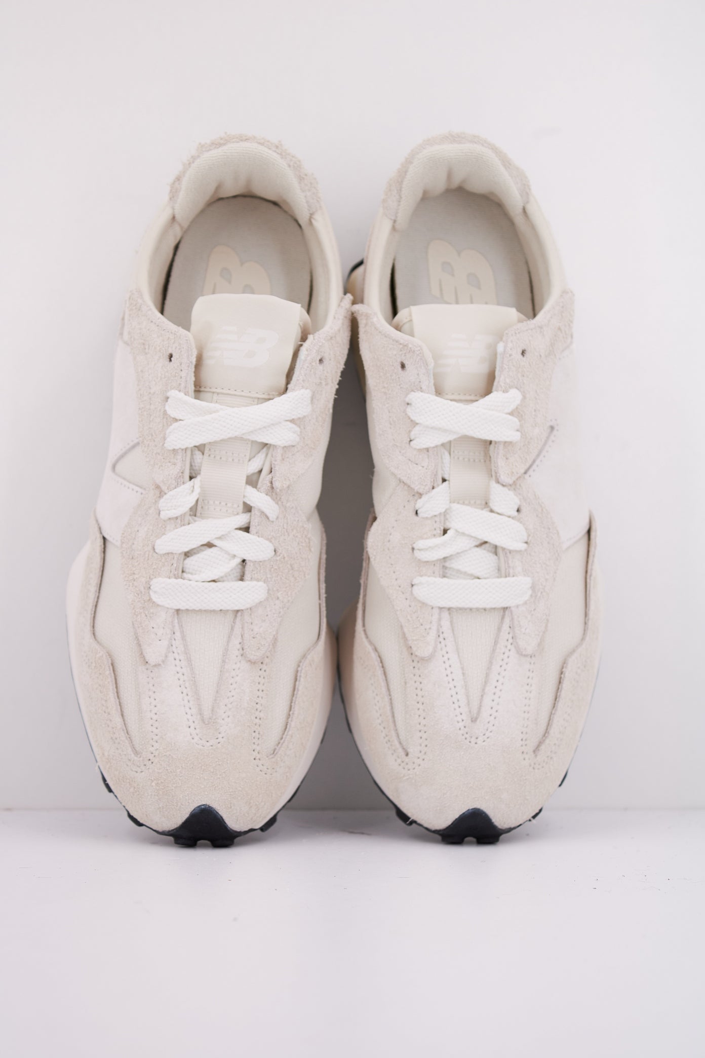 NEW BALANCE U WTH en color BLANCO (3)