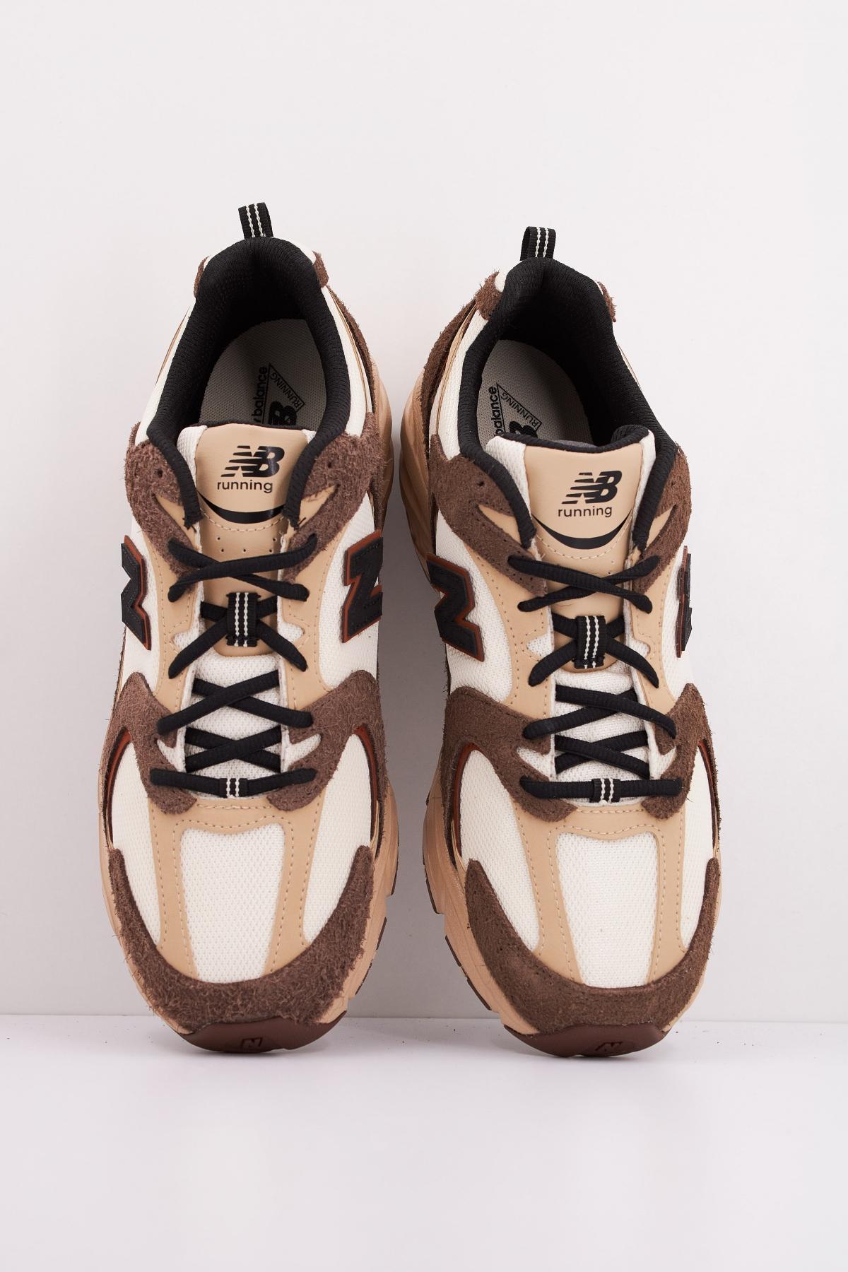 NEW BALANCE MR en color MARRON (3)