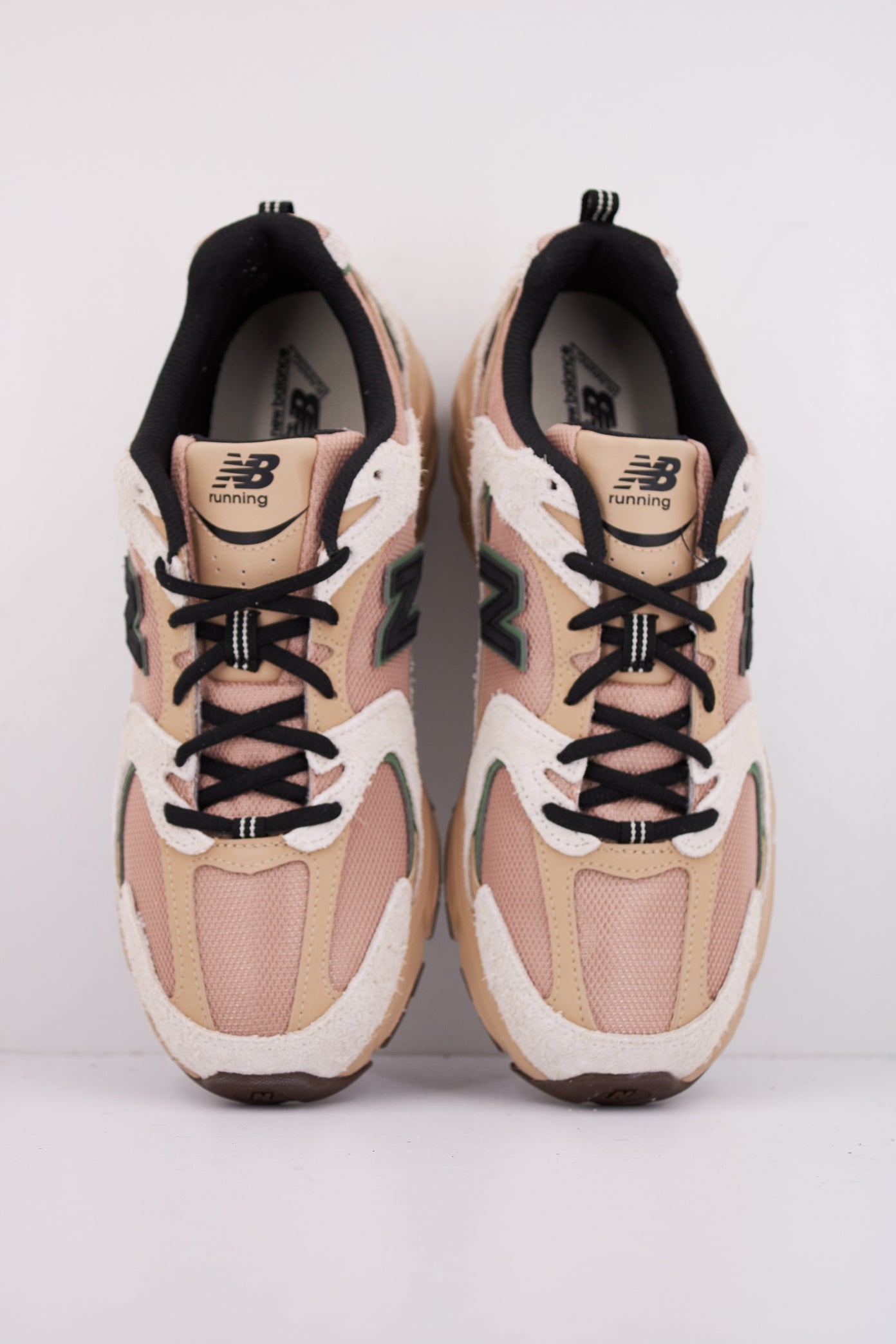 NEW BALANCE MR SND en color BEIS (3)