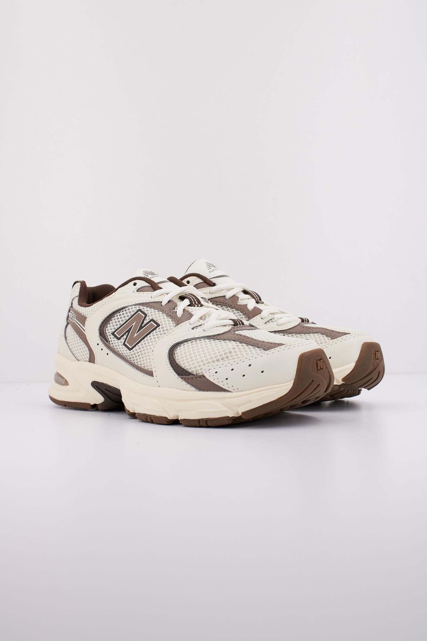 NEW BALANCE MR en color MARRON (2)