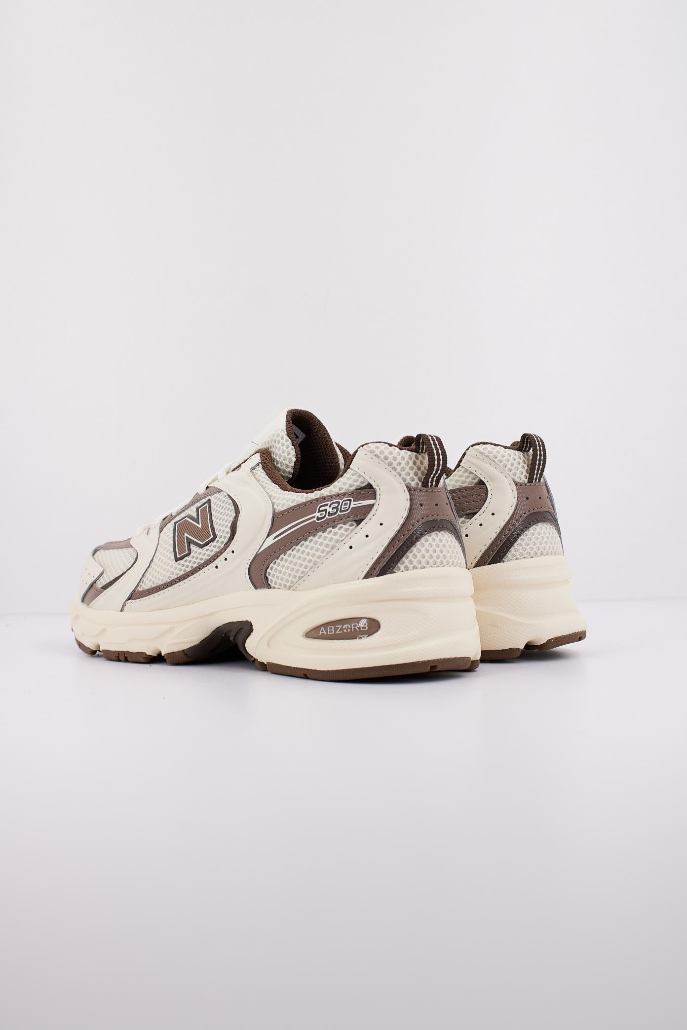 NEW BALANCE MR en color MARRON (4)