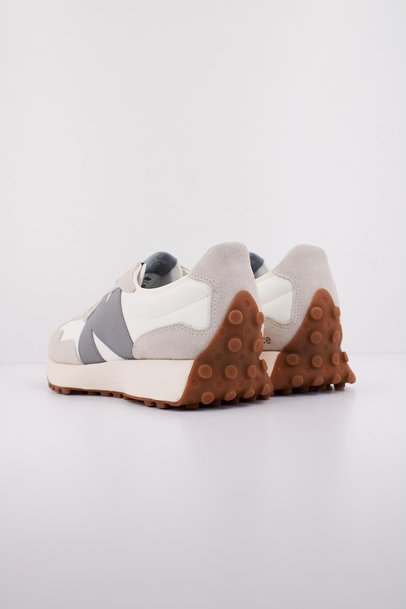 NEW BALANCE U LT en color BLANCO (4)