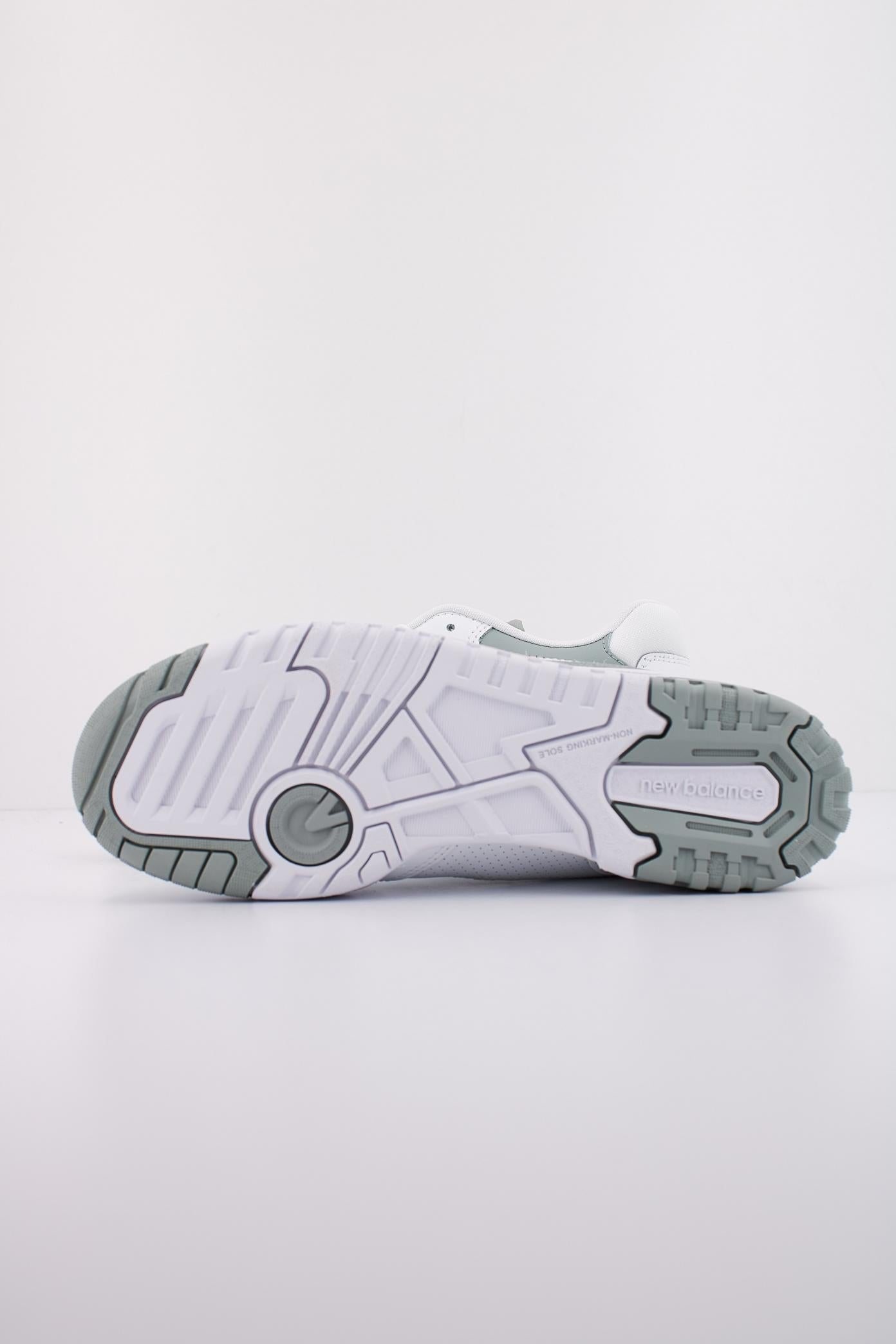 NEW BALANCE BBW en color BLANCO (5)