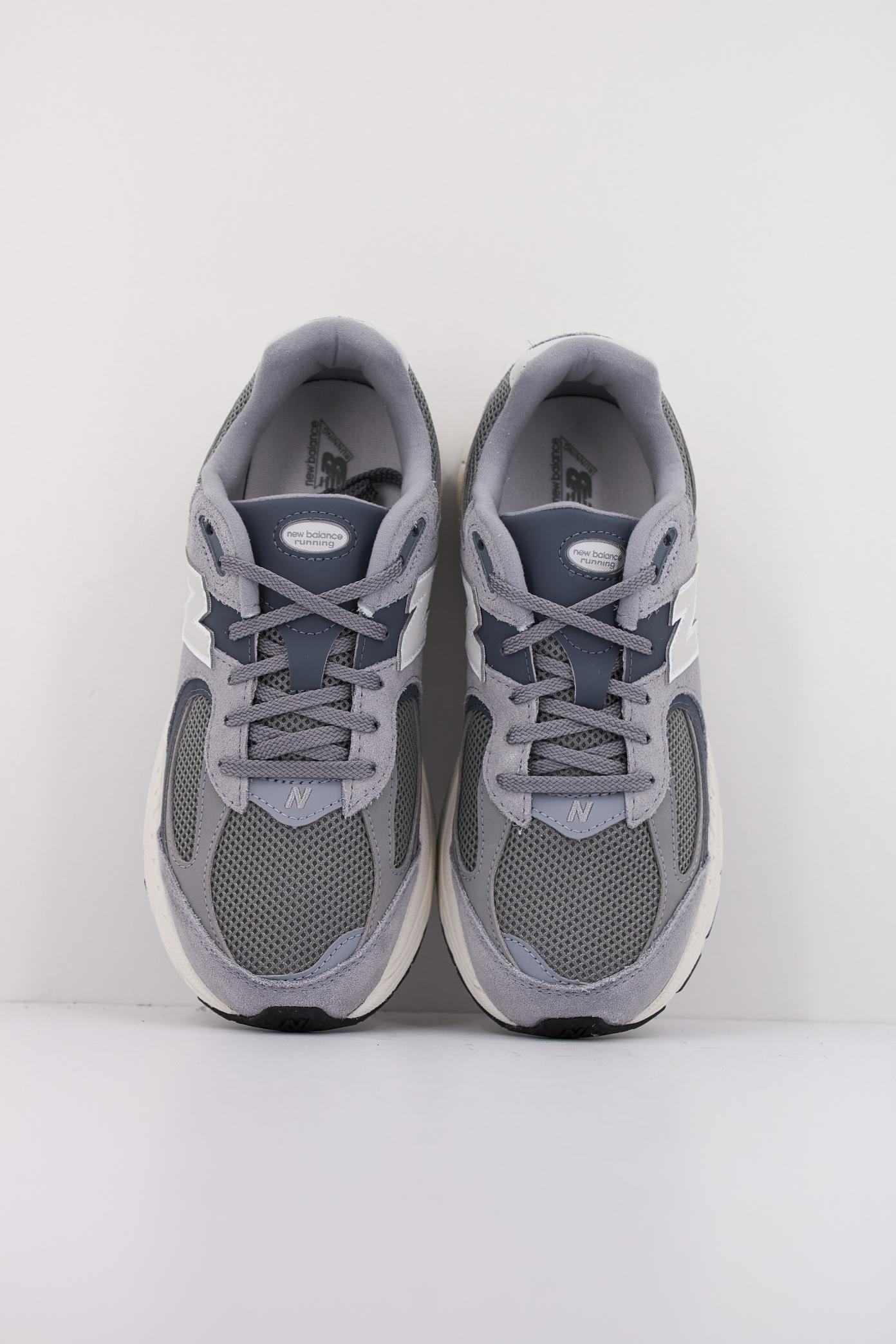 NEW BALANCE GC en color GRIS (3)