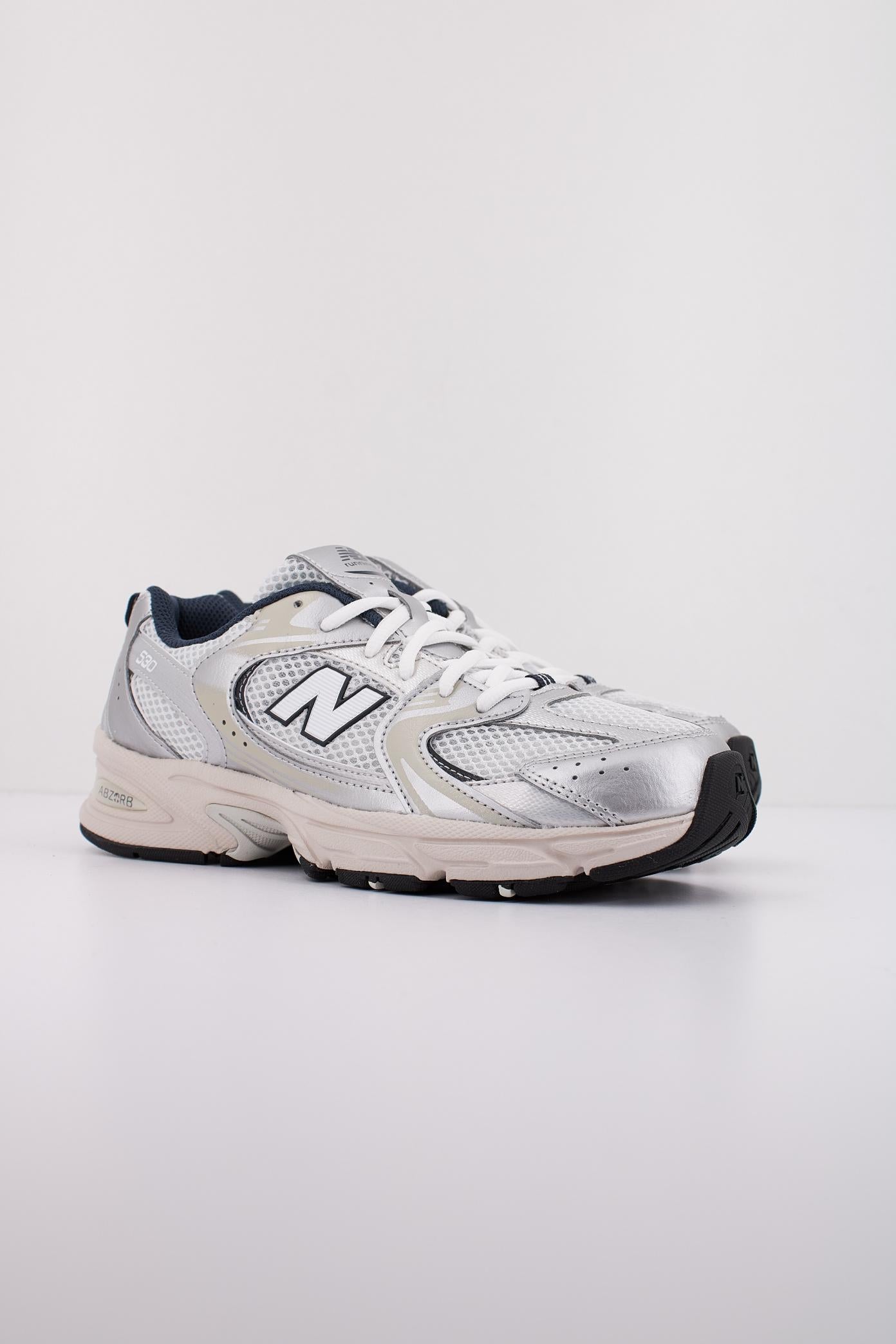 NEW BALANCE GR en color PLATA (2)