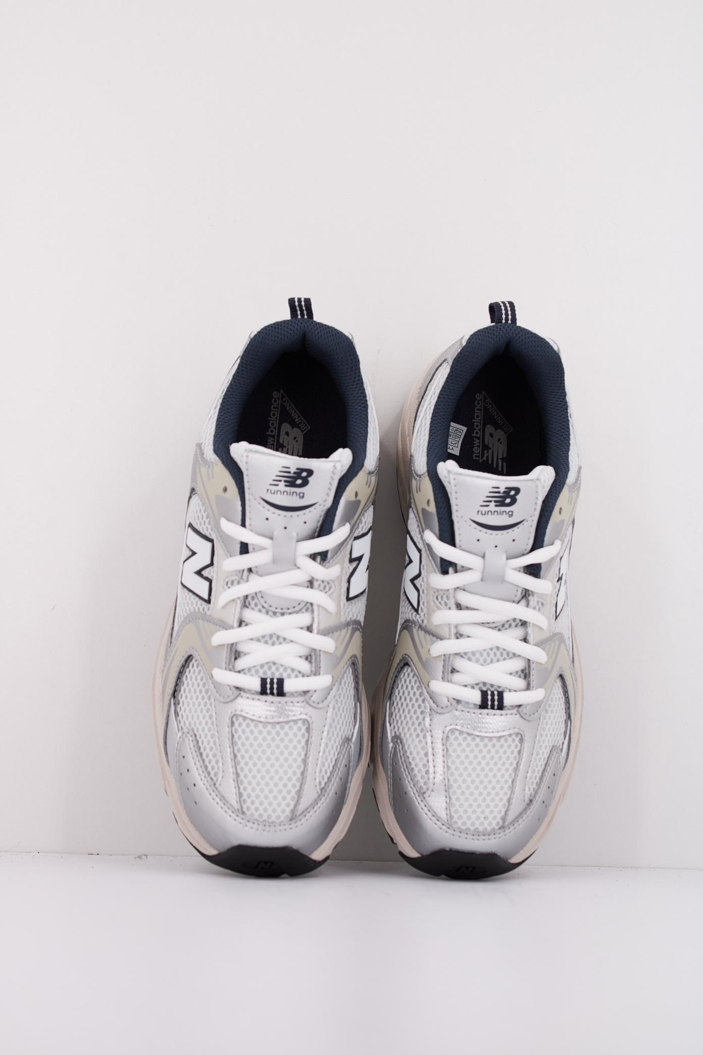 NEW BALANCE GR en color PLATA (3)