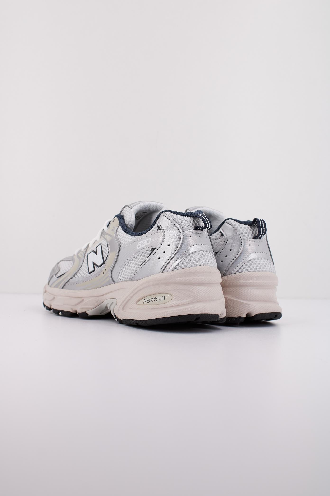 NEW BALANCE GR en color PLATA (4)