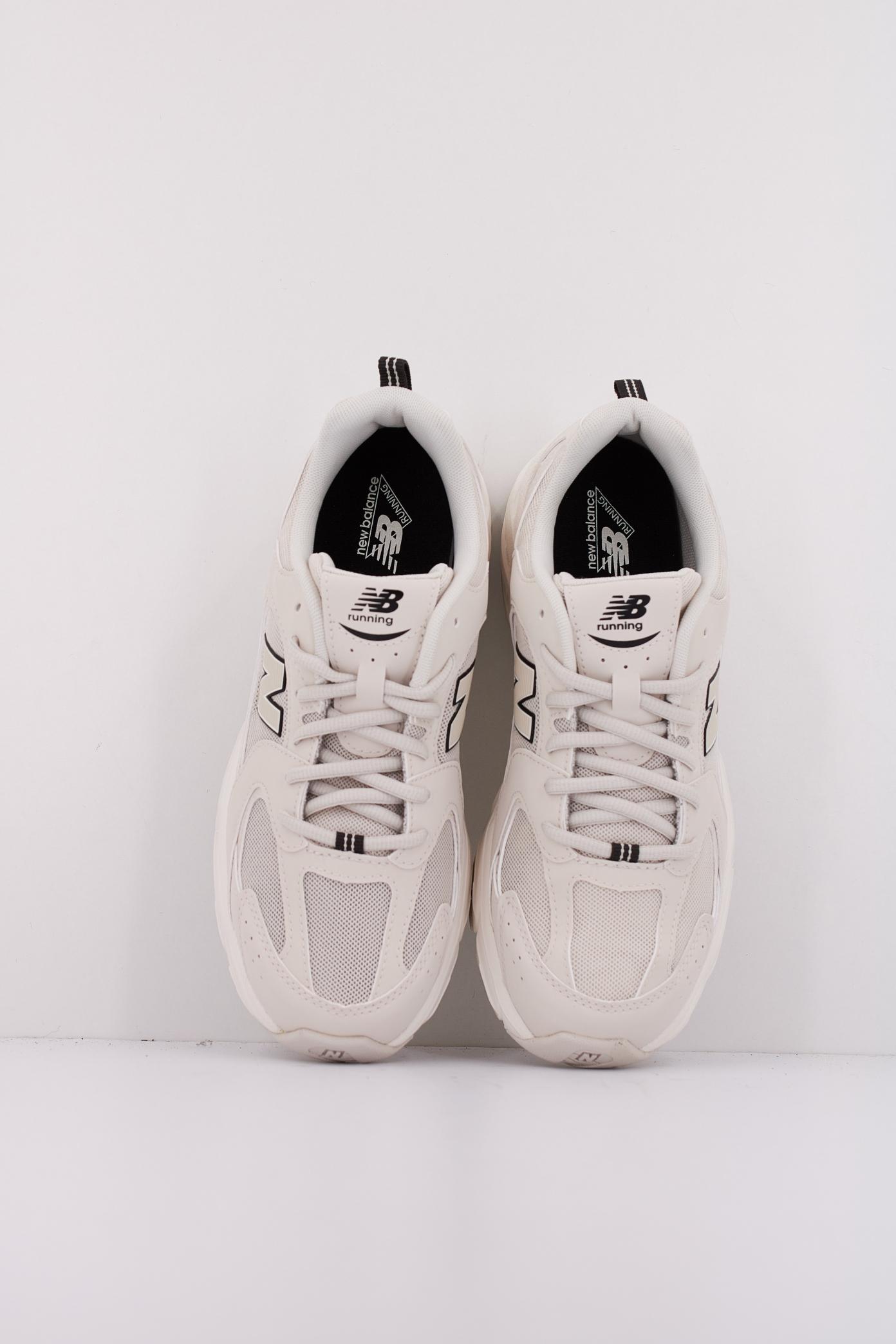 NEW BALANCE GR en color BEIS (3)