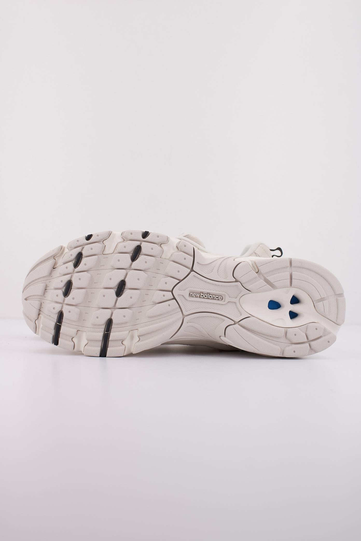NEW BALANCE GR en color BEIS (5)
