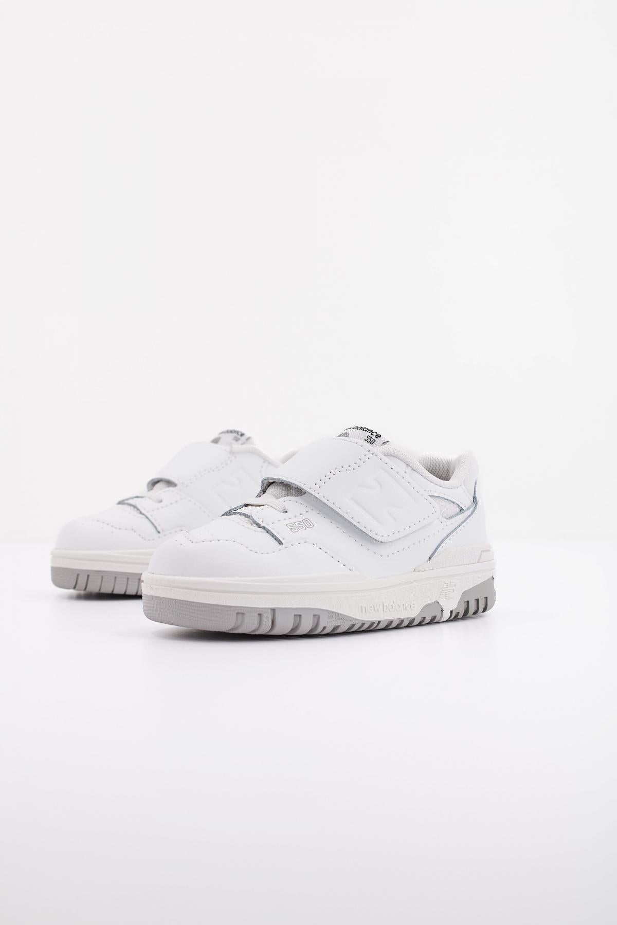 NEW BALANCE PB KIDS COURT en color BLANCO (2)