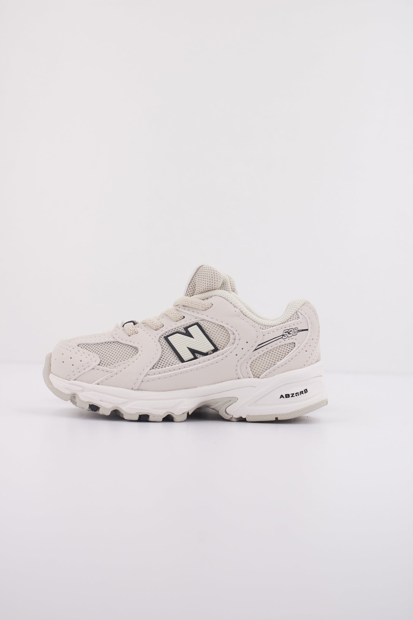 NEW BALANCE IZ SC en color BEIS (1)