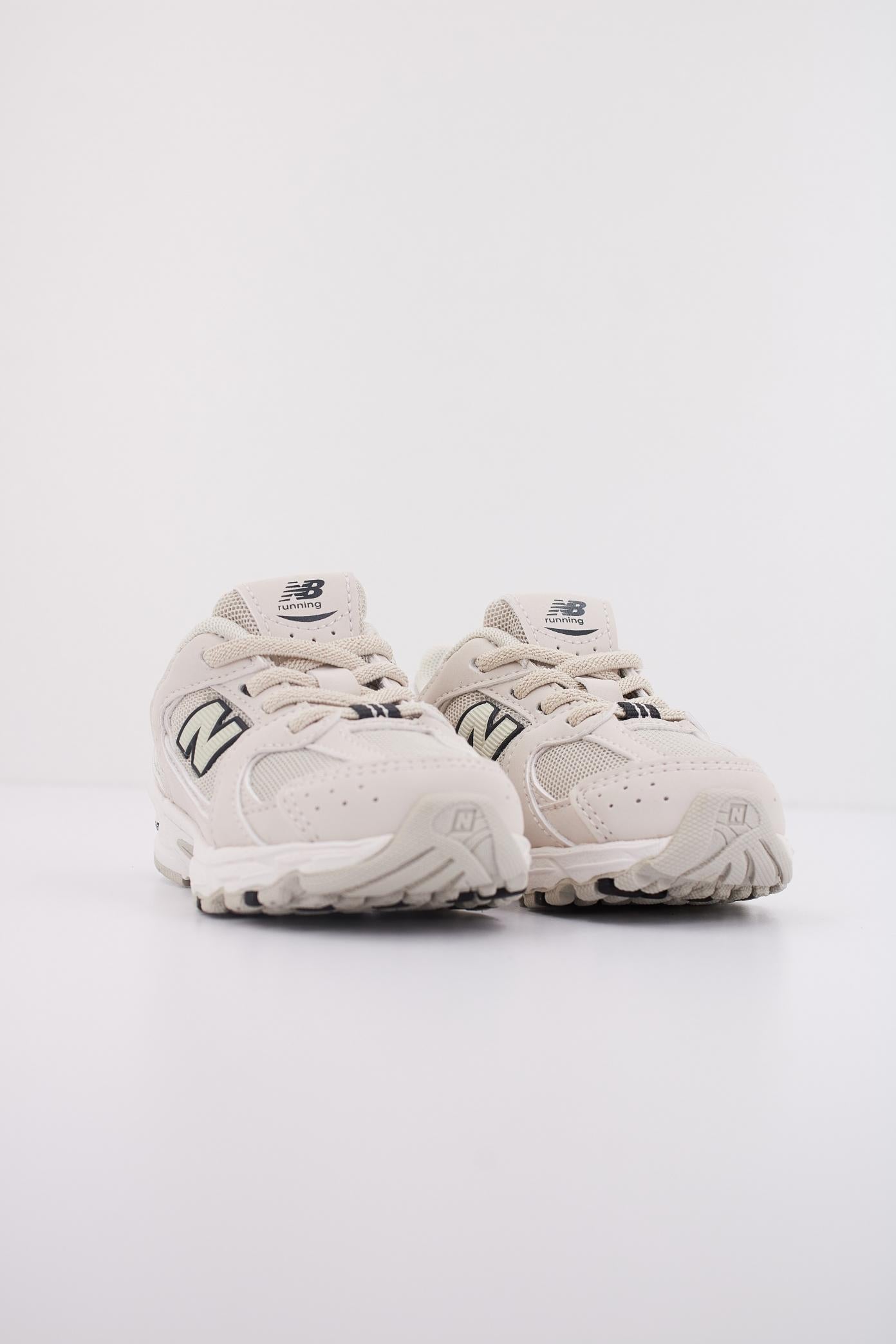 NEW BALANCE IZ SC en color BEIS (2)