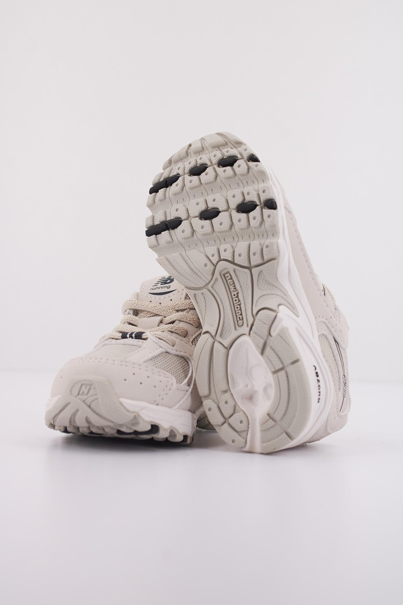 NEW BALANCE IZ SC en color BEIS (5)