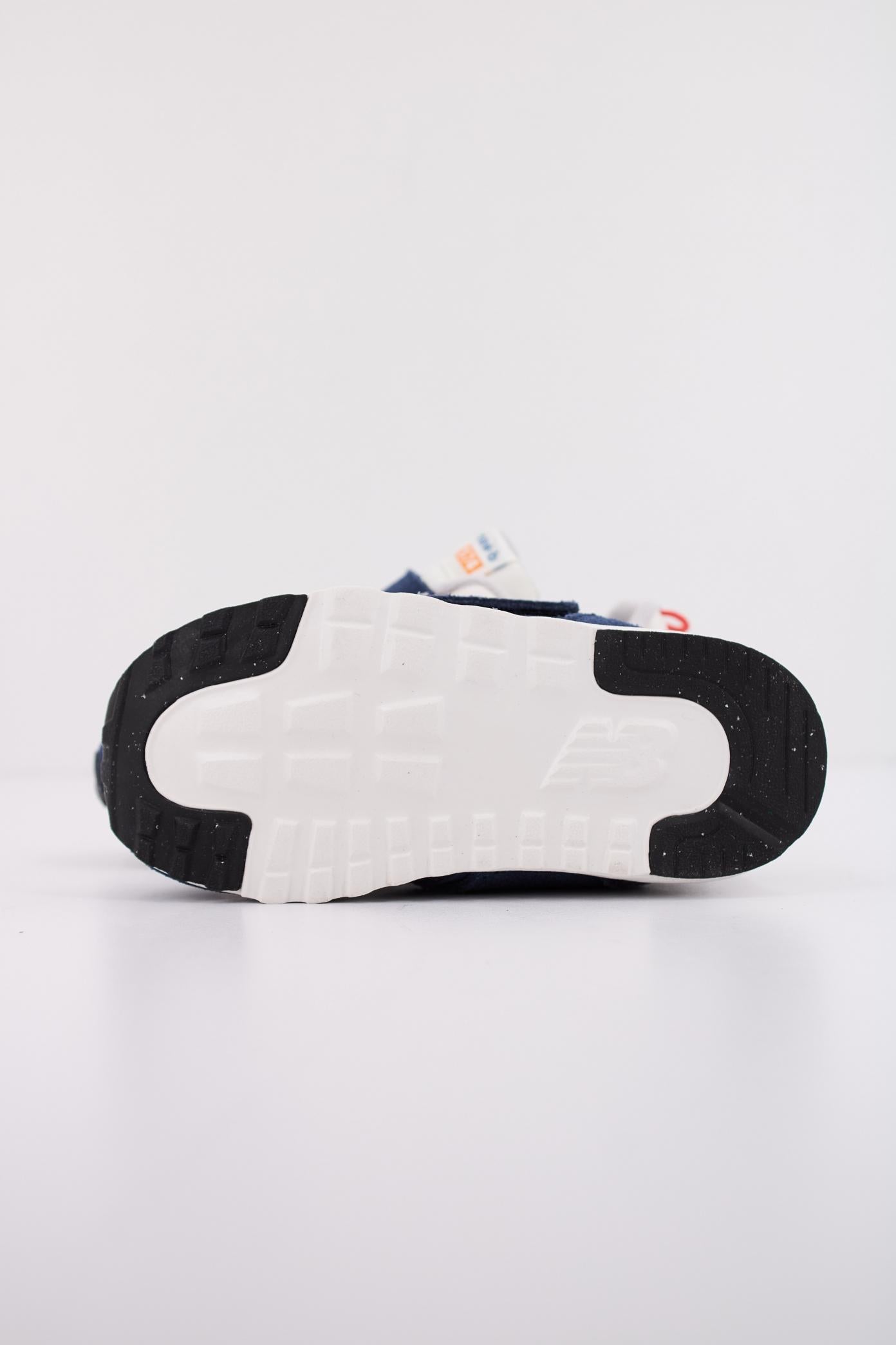 NEW BALANCE NW VPN KID en color AZUL (5)
