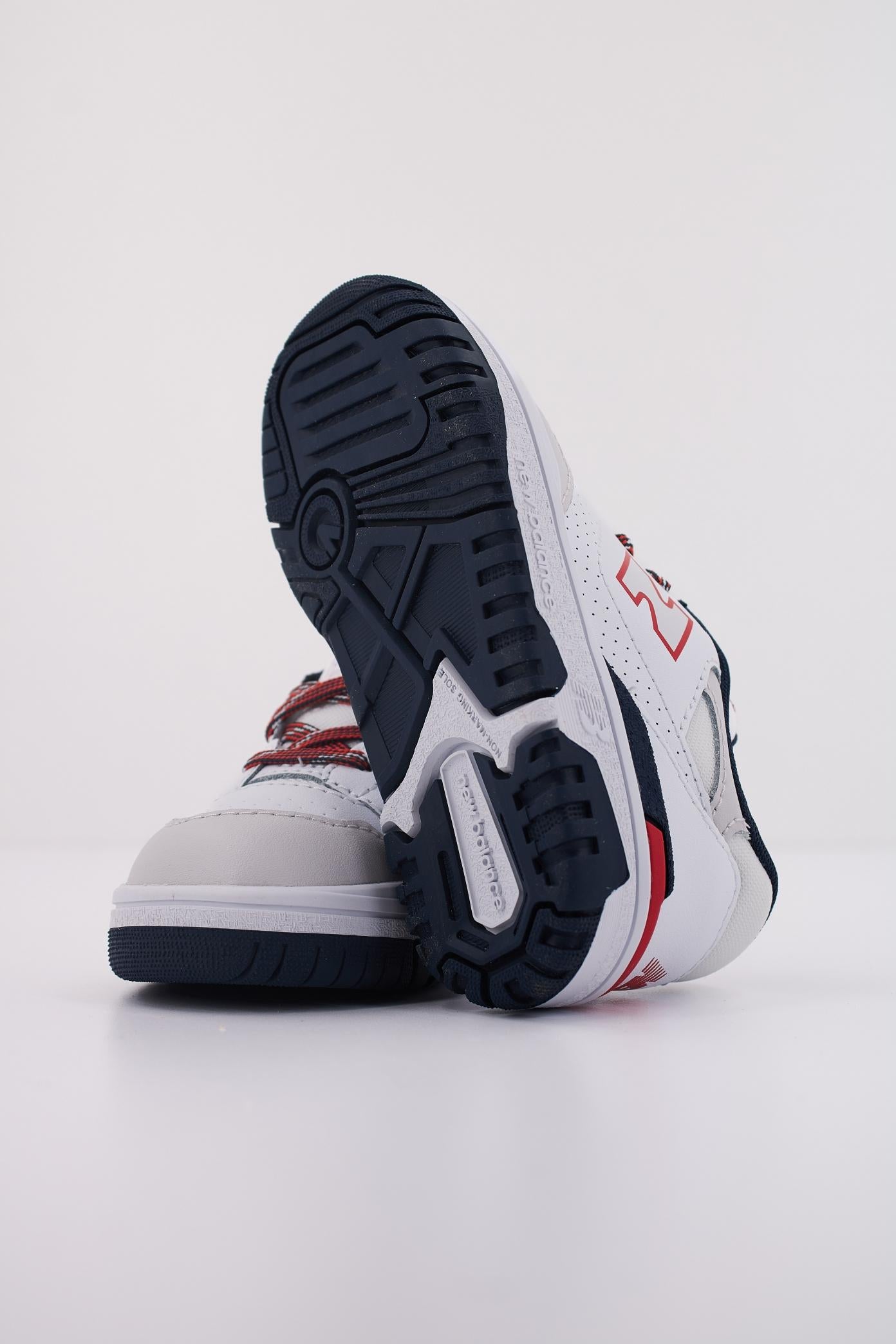 NEW BALANCE FW KIDS COURT en color BLANCO (5)