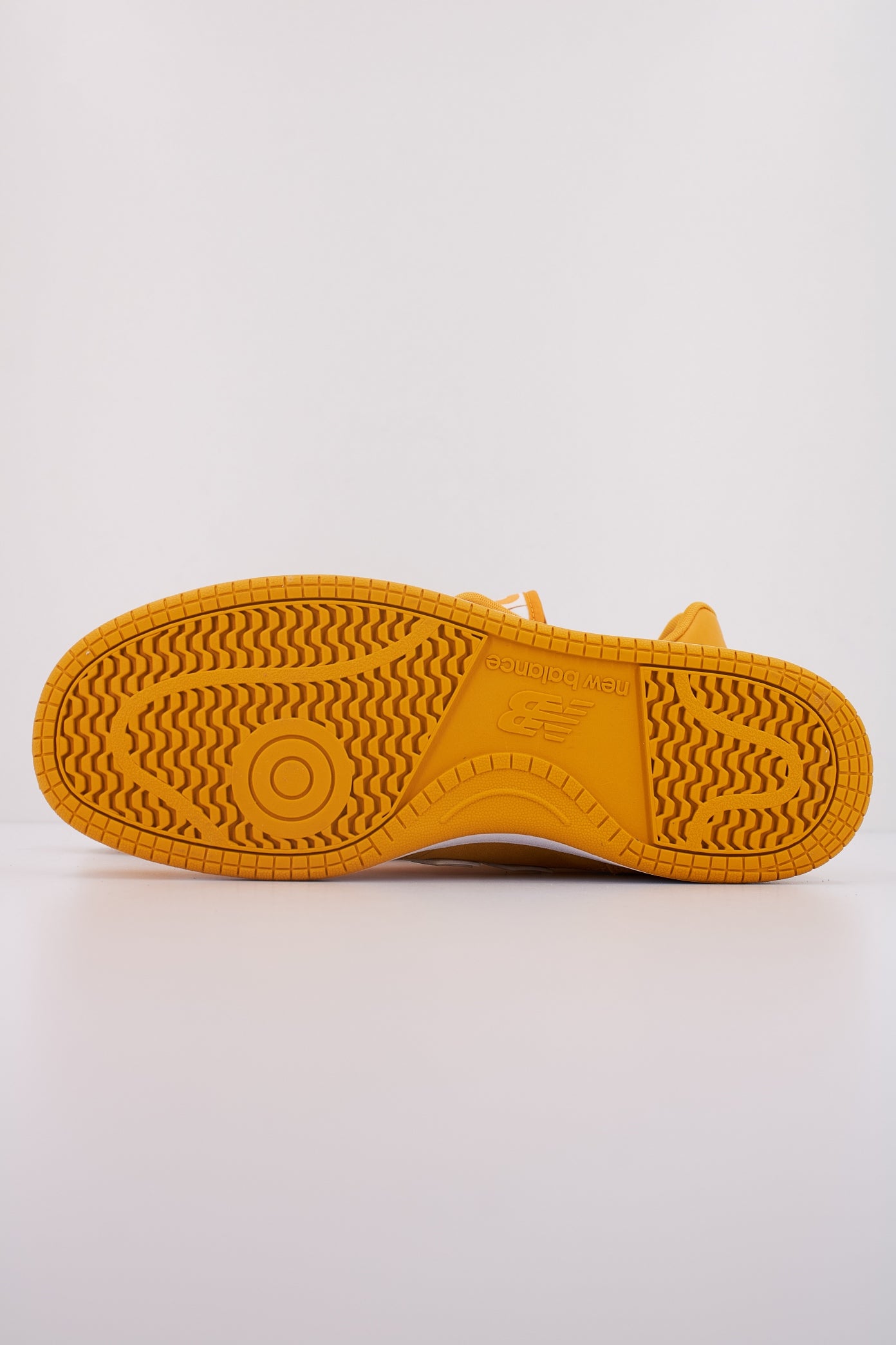 NEW BALANCE BB en color AMARILLO (5)