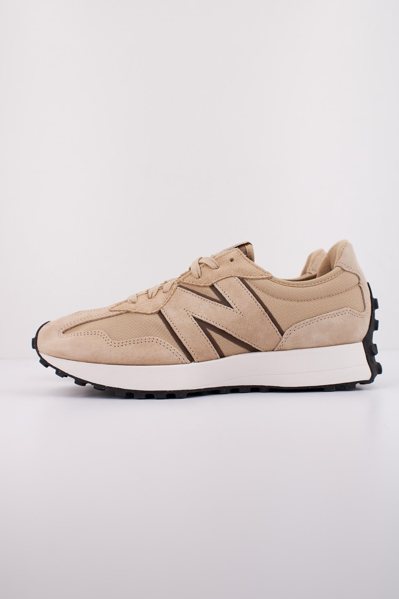 NEW BALANCE U en color MARRON CLARO (1)