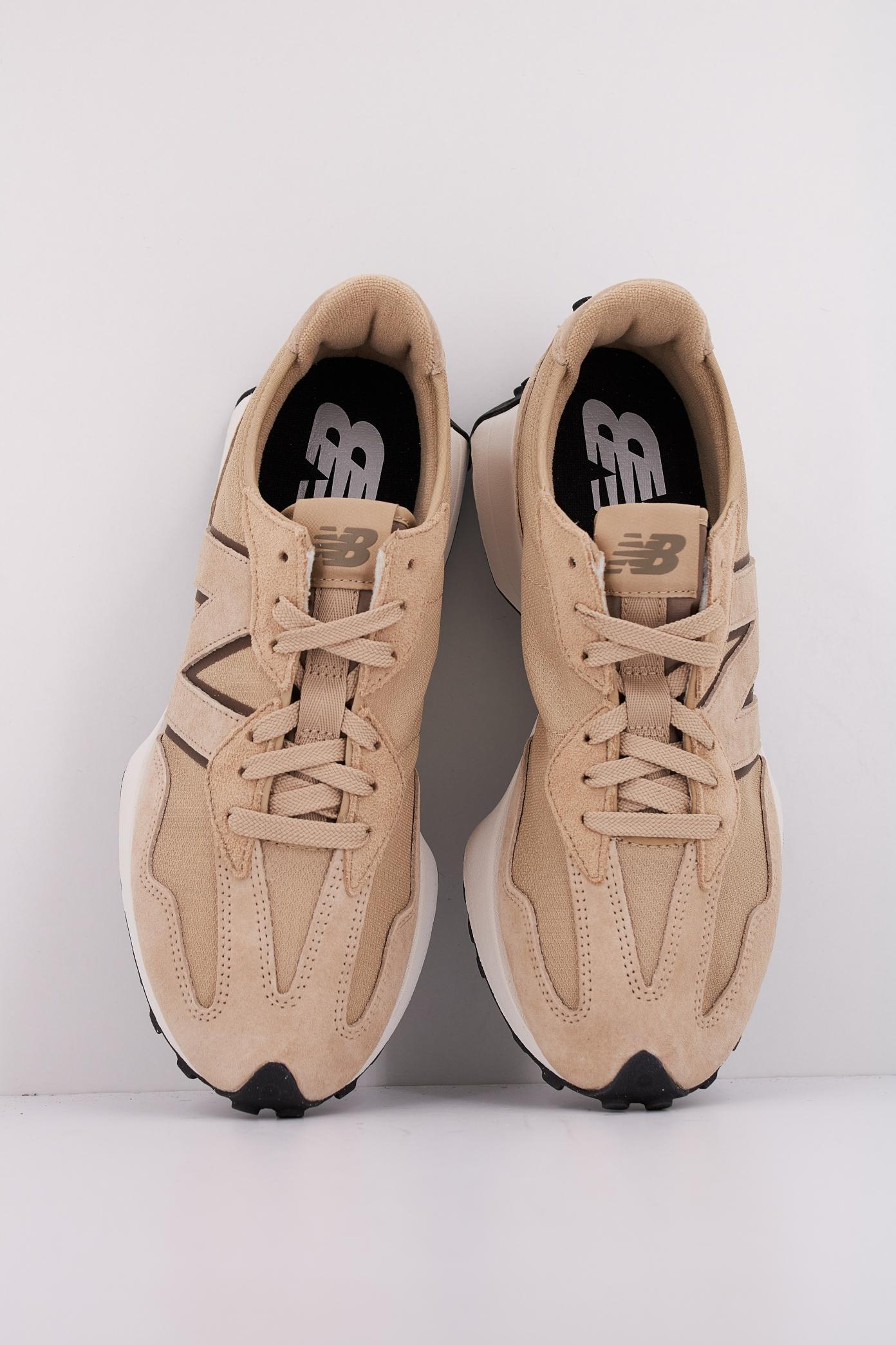 NEW BALANCE U en color MARRON CLARO (3)