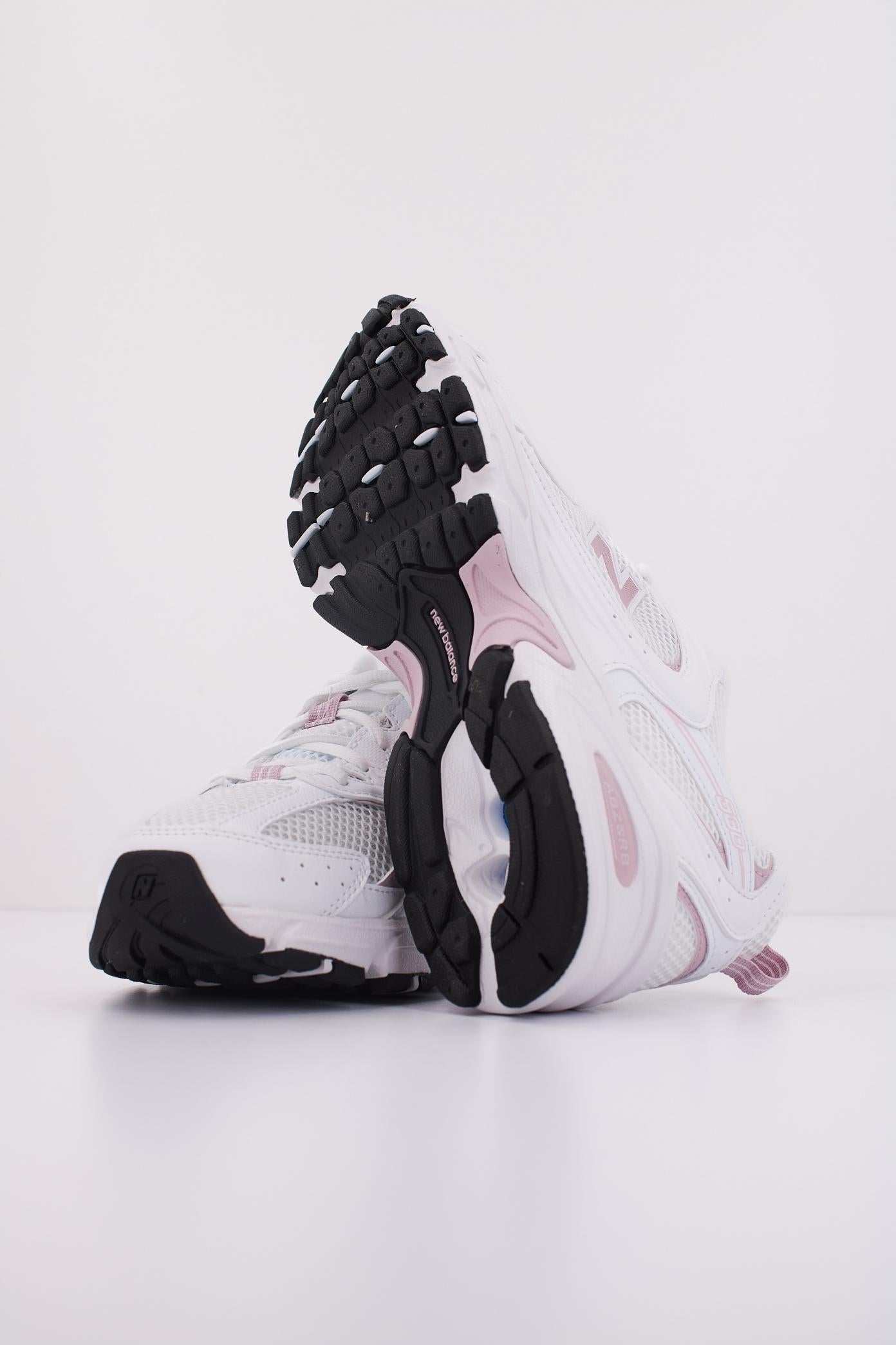 NEW BALANCE U CSA en color BLANCO (5)