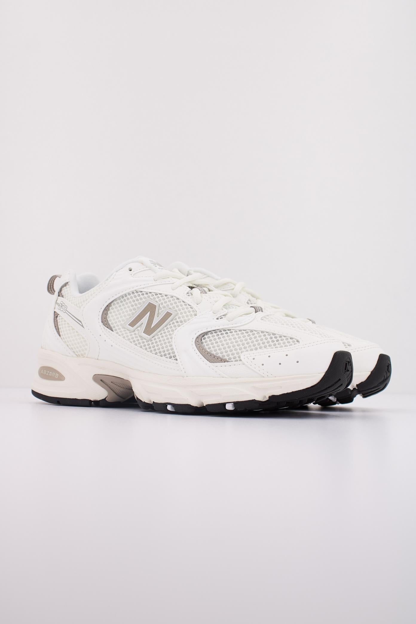 NEW BALANCE U en color BLANCO (2)