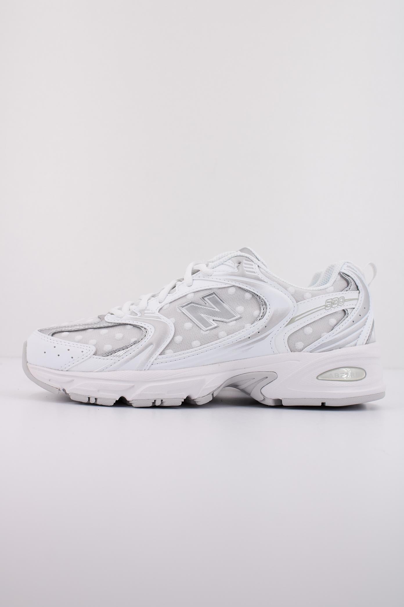 NEW BALANCE U HFW en color BLANCO (1)