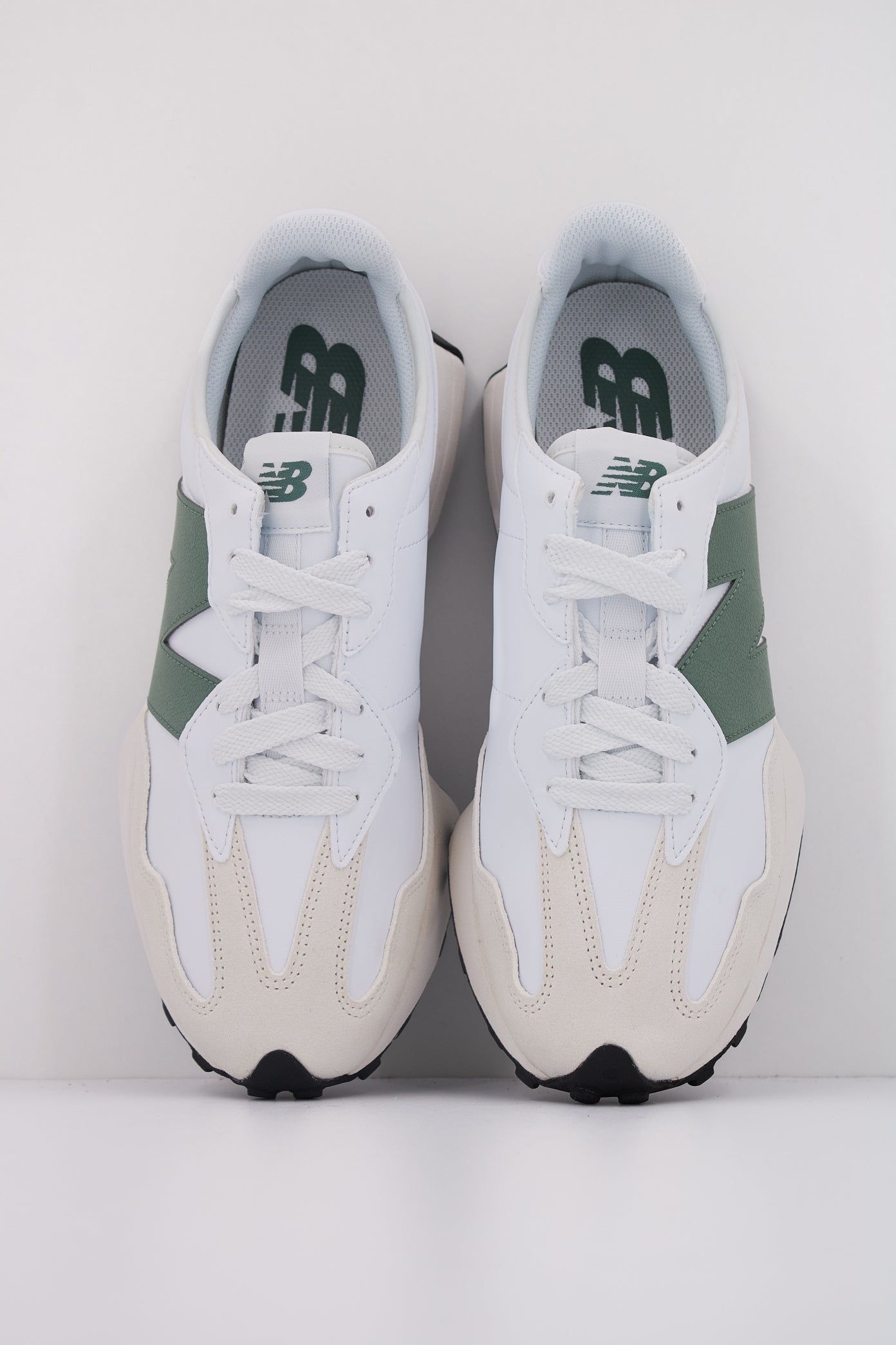NEW BALANCE U SKC en color BLANCO (3)
