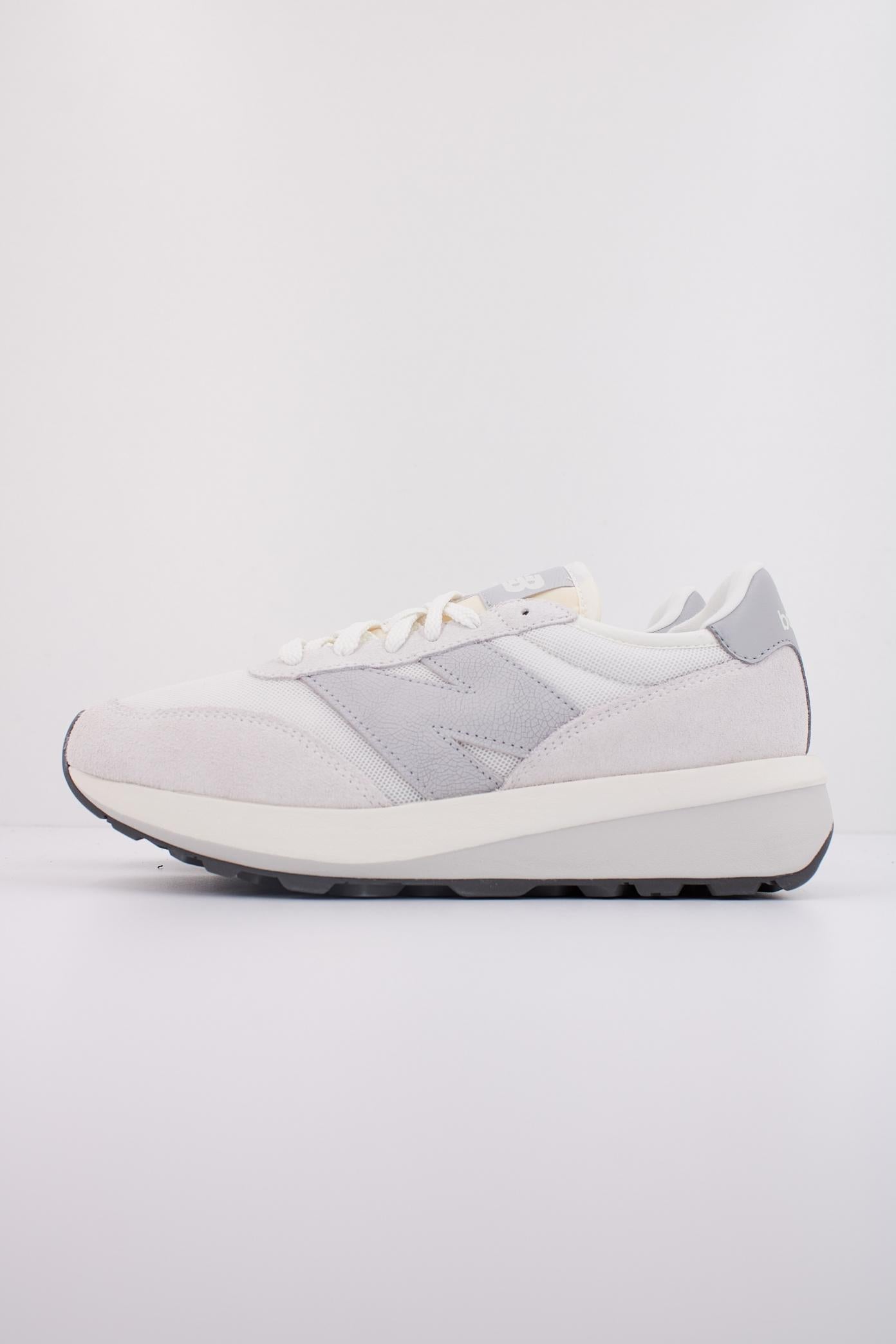 NEW BALANCE U AA en color GRIS (1)
